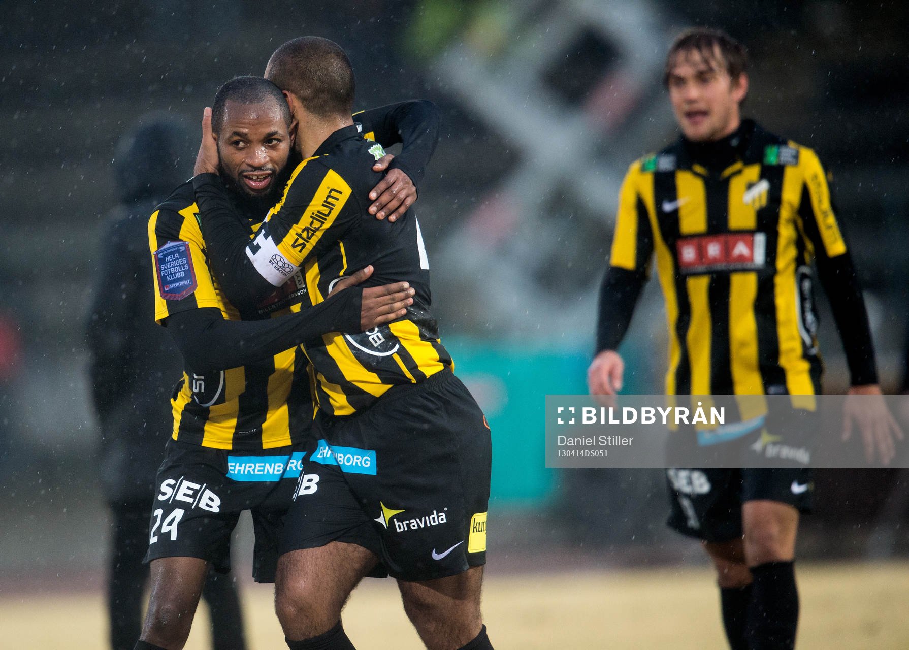 Rene Makondele, Häcken, kramas om av Mohammed Ali Khan