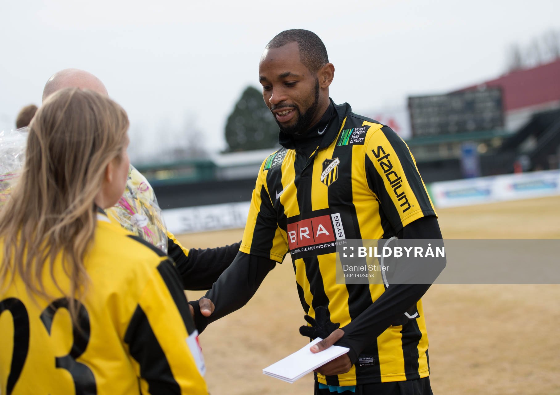 Rene Makondele, Häcken, får pris innan matchen