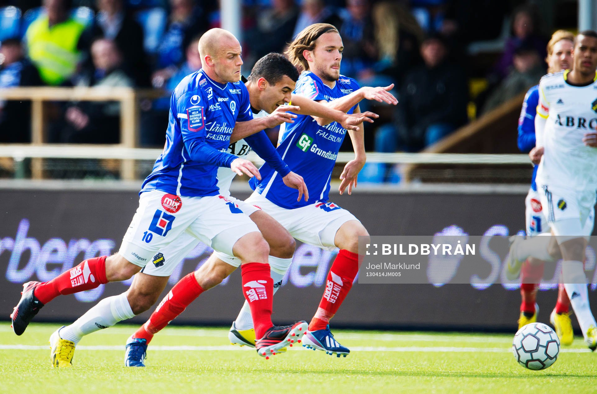 Nabil Bahoui, AIK, kämpar mot Daniel Sjölund och Tom