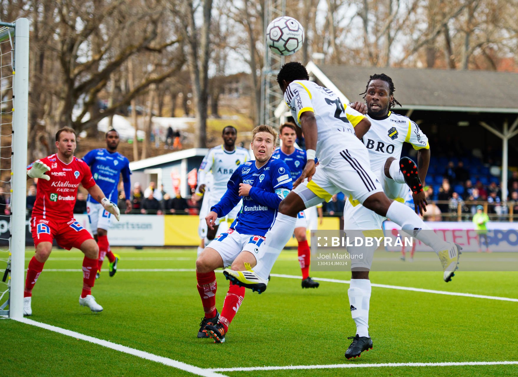 Kennedy Igboananike och Martin Kayongo-Mutumba, AIK, oroar