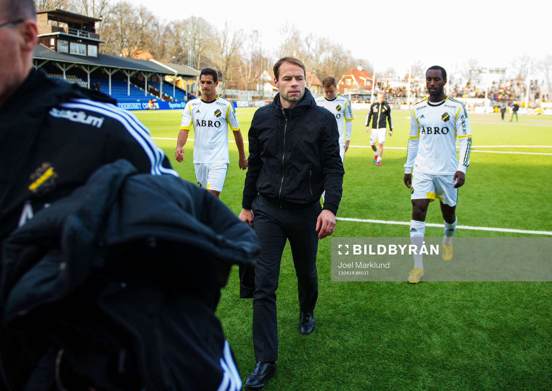 Andreas Alm, tränare AIK, lämnar planen