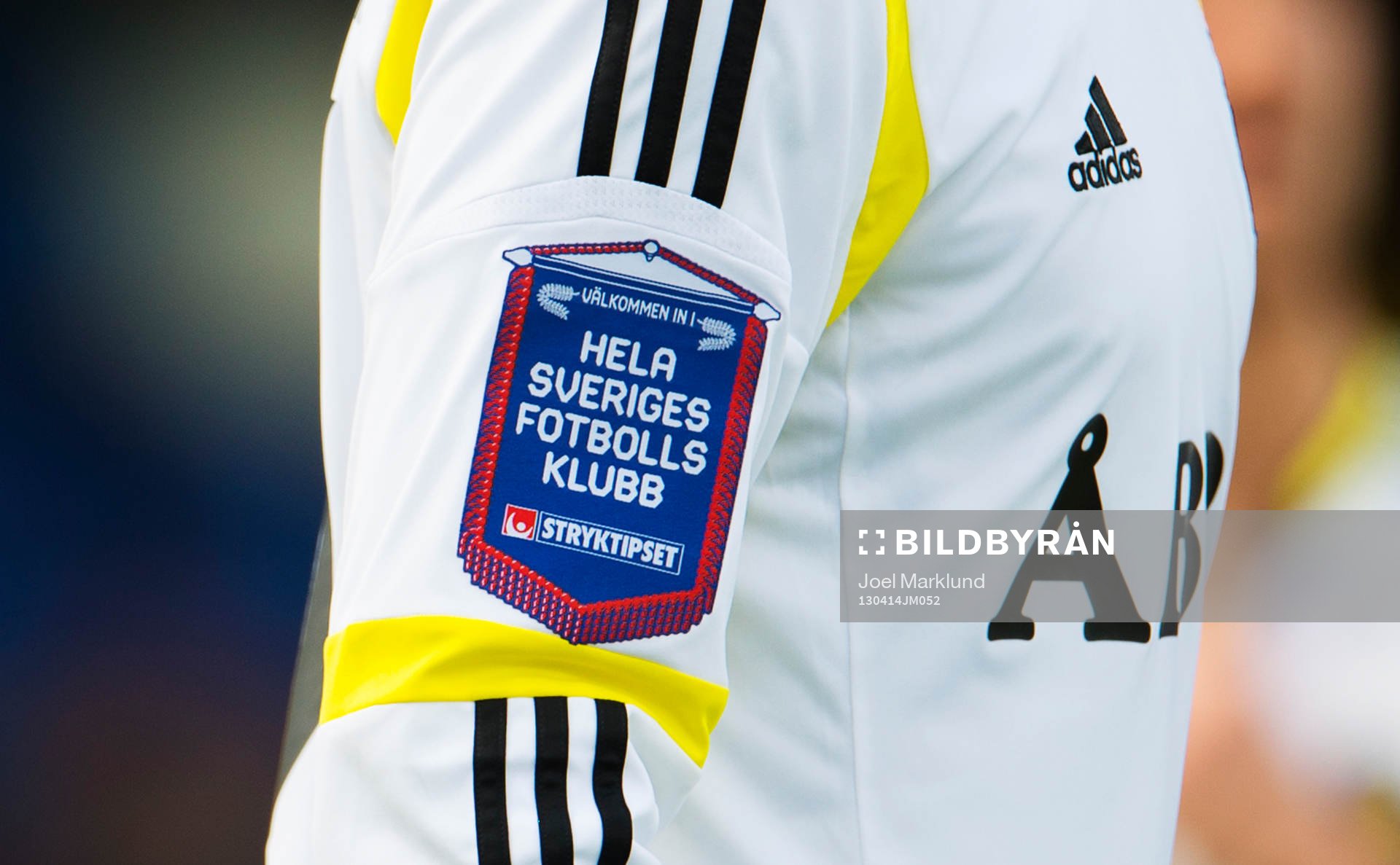Armbindel på en AIK-tröja