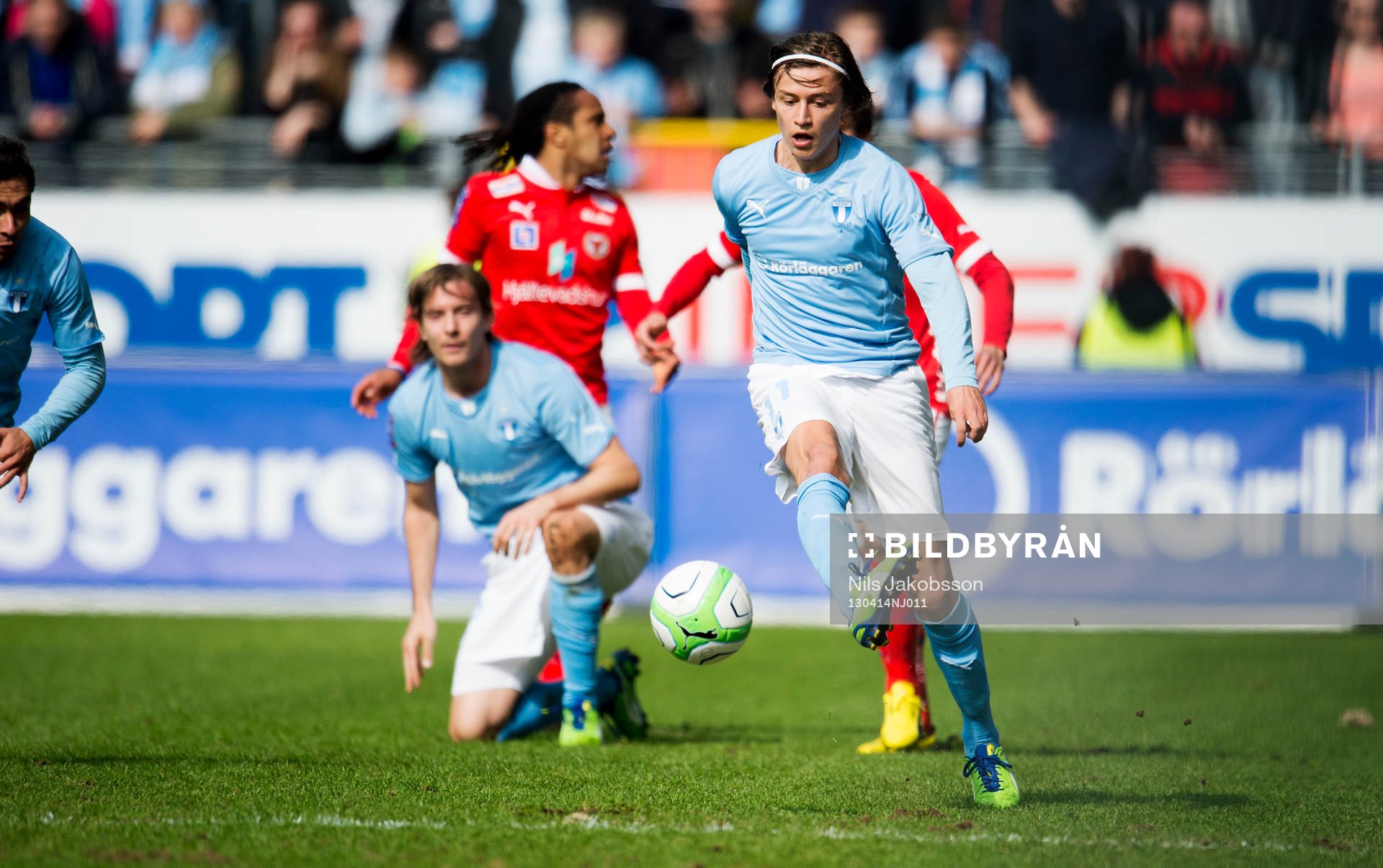 Simon Thern, Malmö FF, slår som vanligt en pass med en
