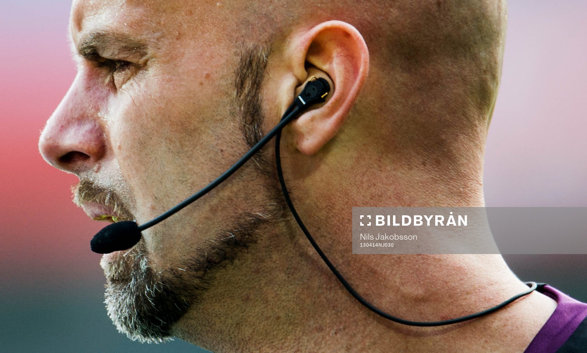 domare Stefan Johannesson med sit headset