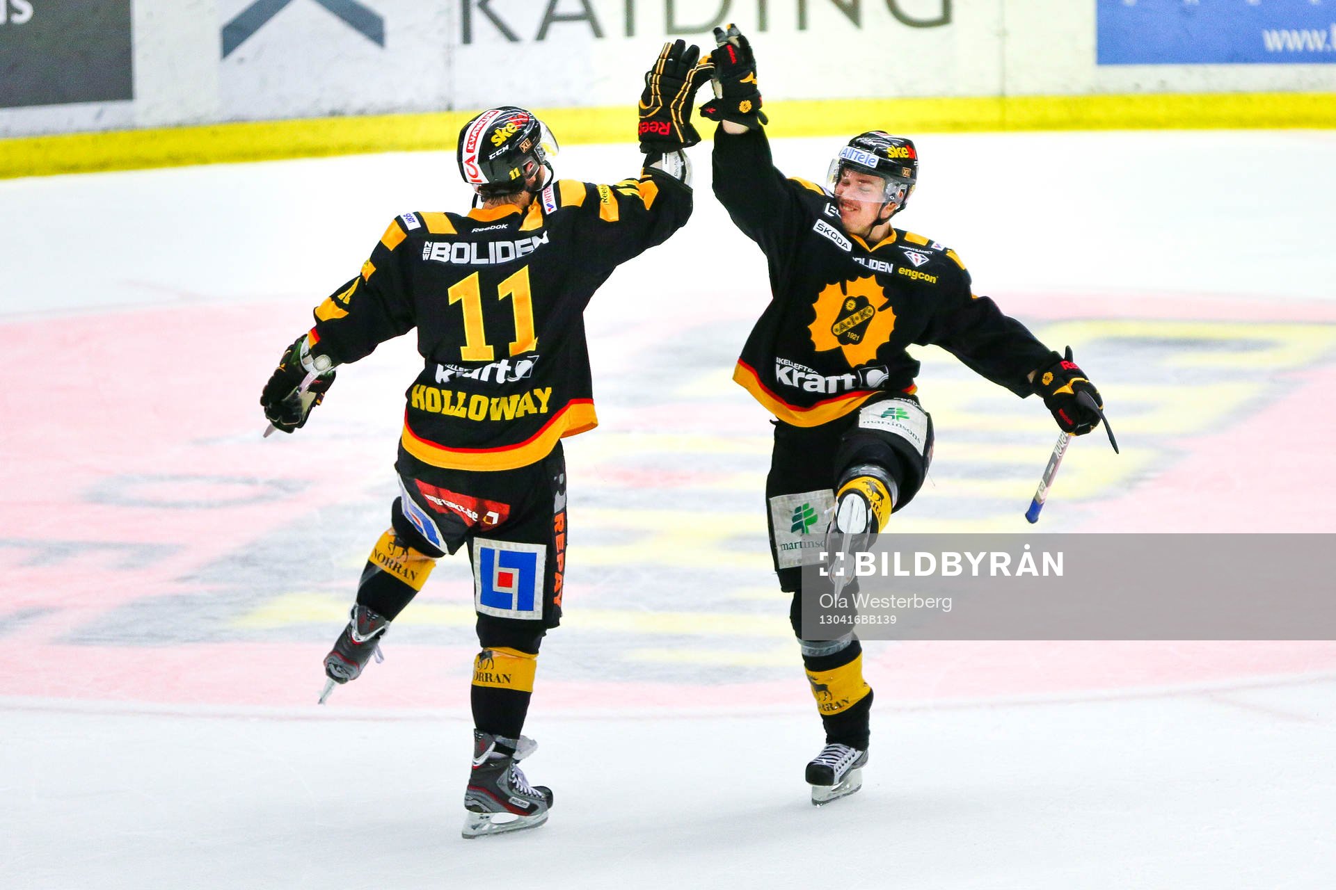 Viktor Arvidsson och Bud Holloway jublar