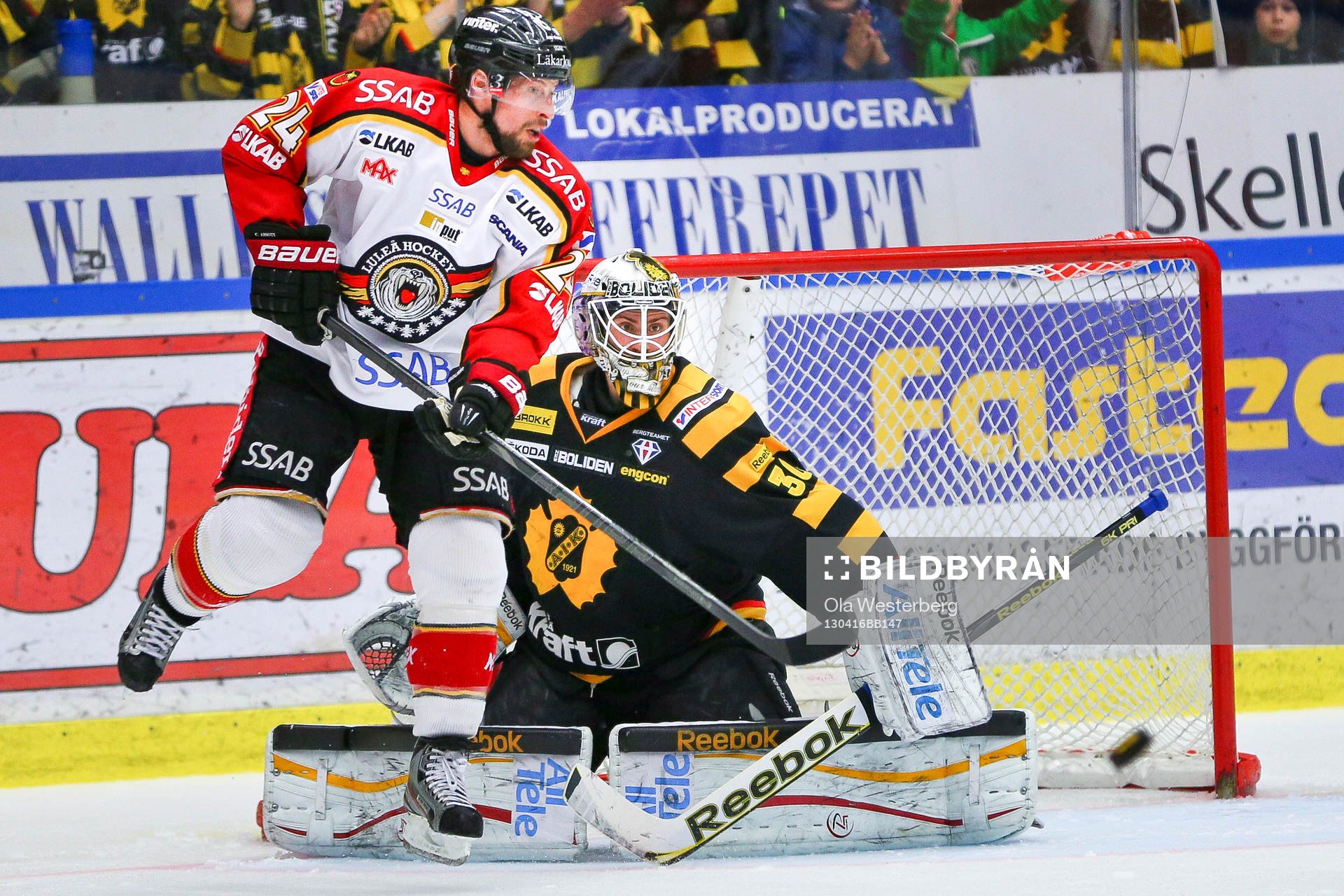 Cam Abbot skymmer Skellefteås målvakt Joacim Eriksson