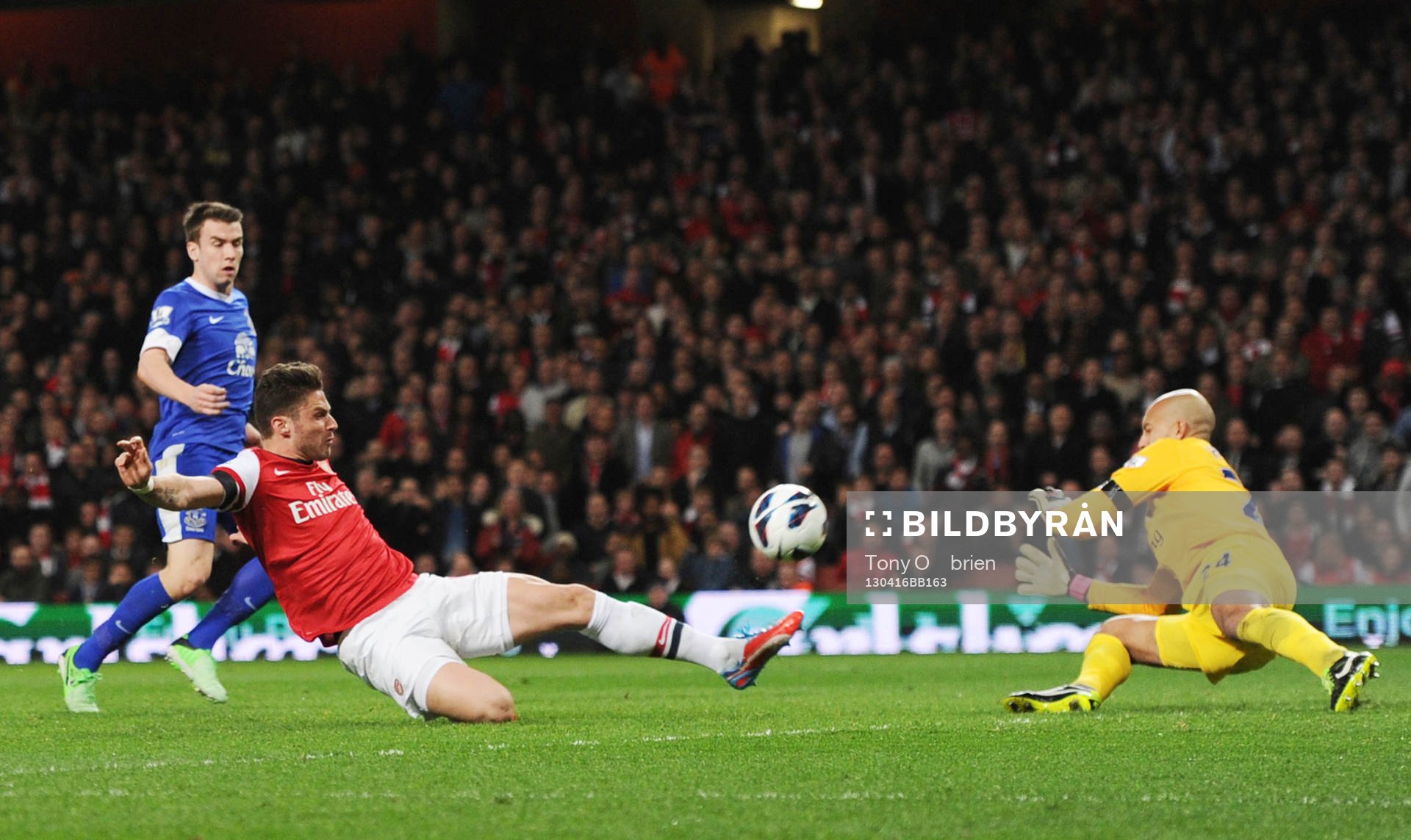Football - Arsenal v Everton - Barclays Premier League  -