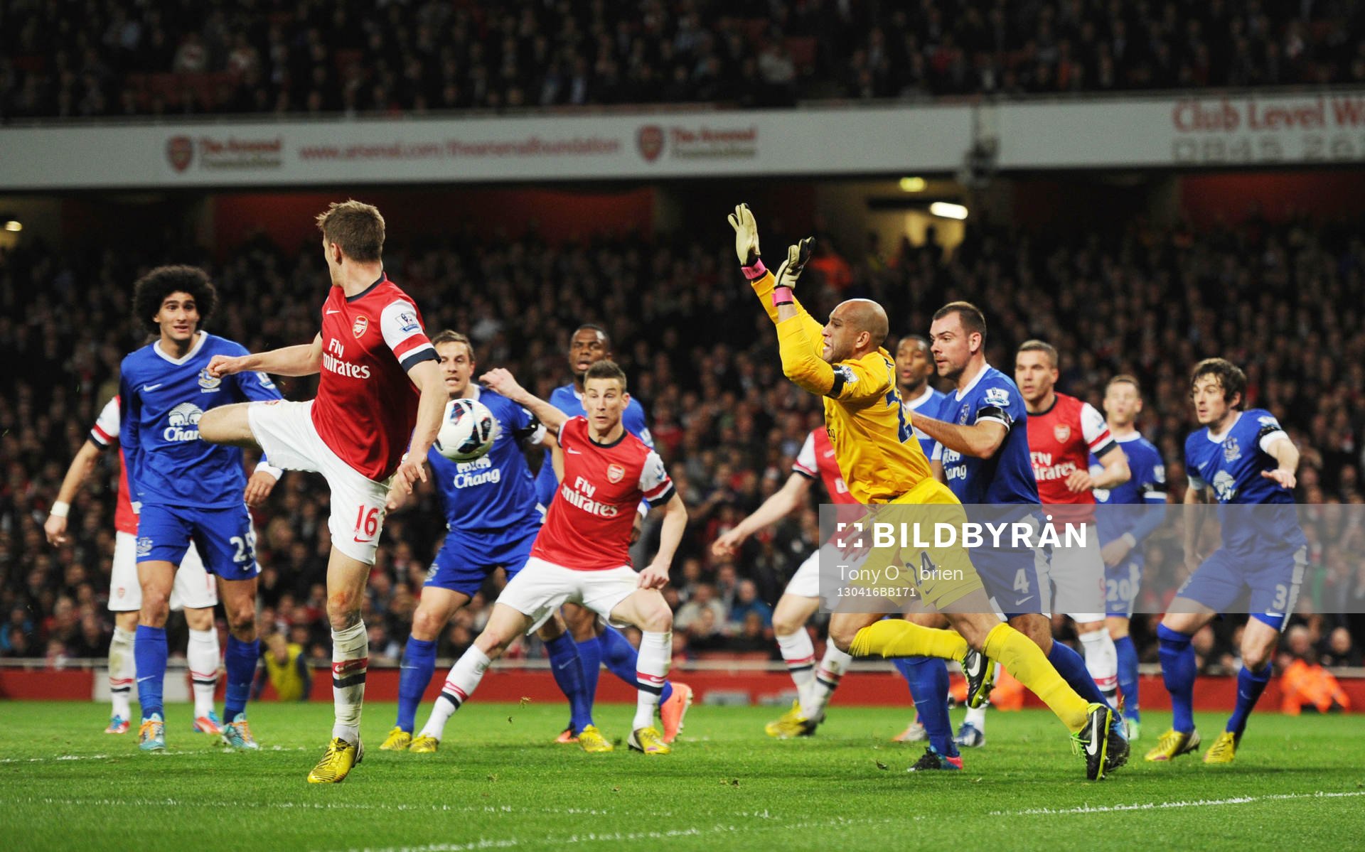 Football - Arsenal v Everton - Barclays Premier League  -