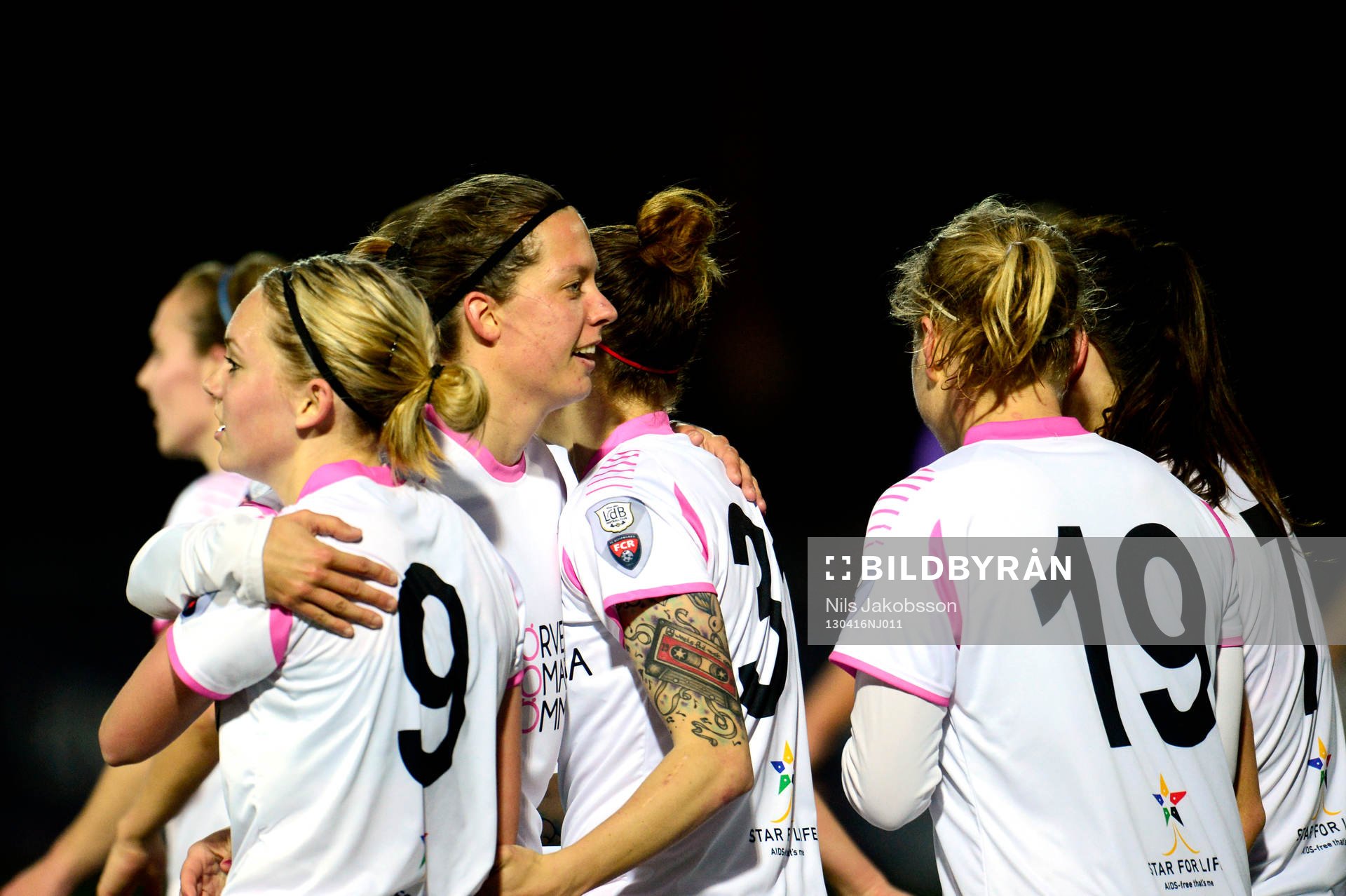 Anja Mittag, LdB FC Malmö kramas om av Lina Nilsson