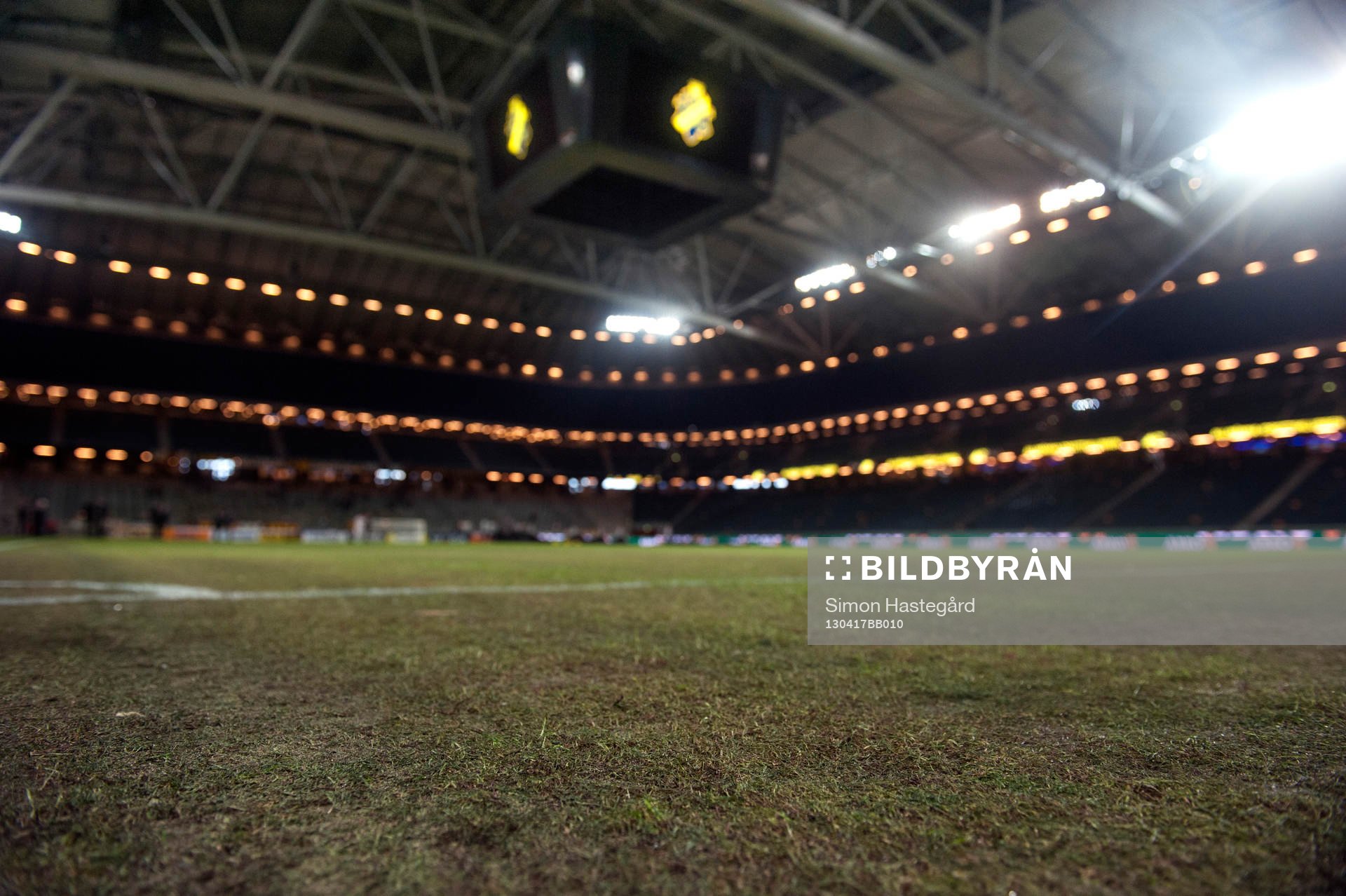 Gräset på fotbollsplan på Friends Arena innan matchstart