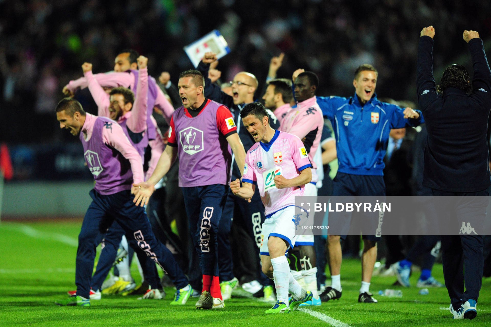  Fotboll, Franska cupen, Evian Thonon - PSG: JOIE DE EVIAN - 17.04.2013 - Evian Thonon / Paris Saint Germain - 1/4Finale Coupe de France