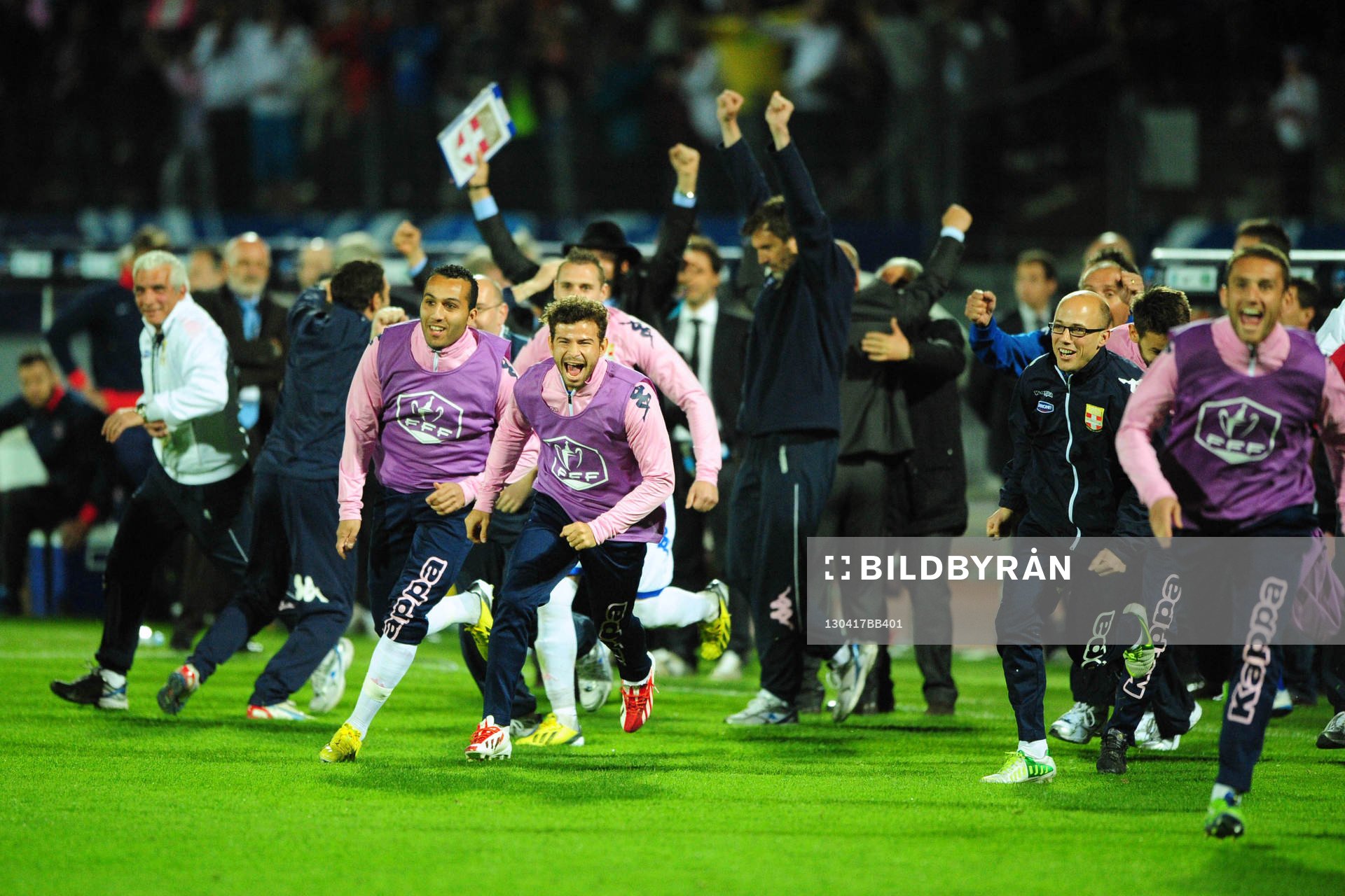  Fotboll, Franska cupen, Evian Thonon - PSG: JOIE DE EVIAN - 17.04.2013 - Evian Thonon / Paris Saint Germain - 1/4Finale Coupe de France