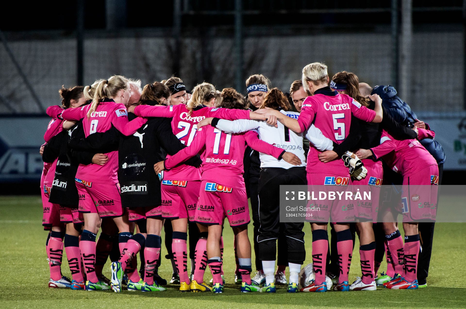 Fotboll, Damallsvenskan, Kopparbergs Göteborg - Linköping: Linköping samlas efter matchen.