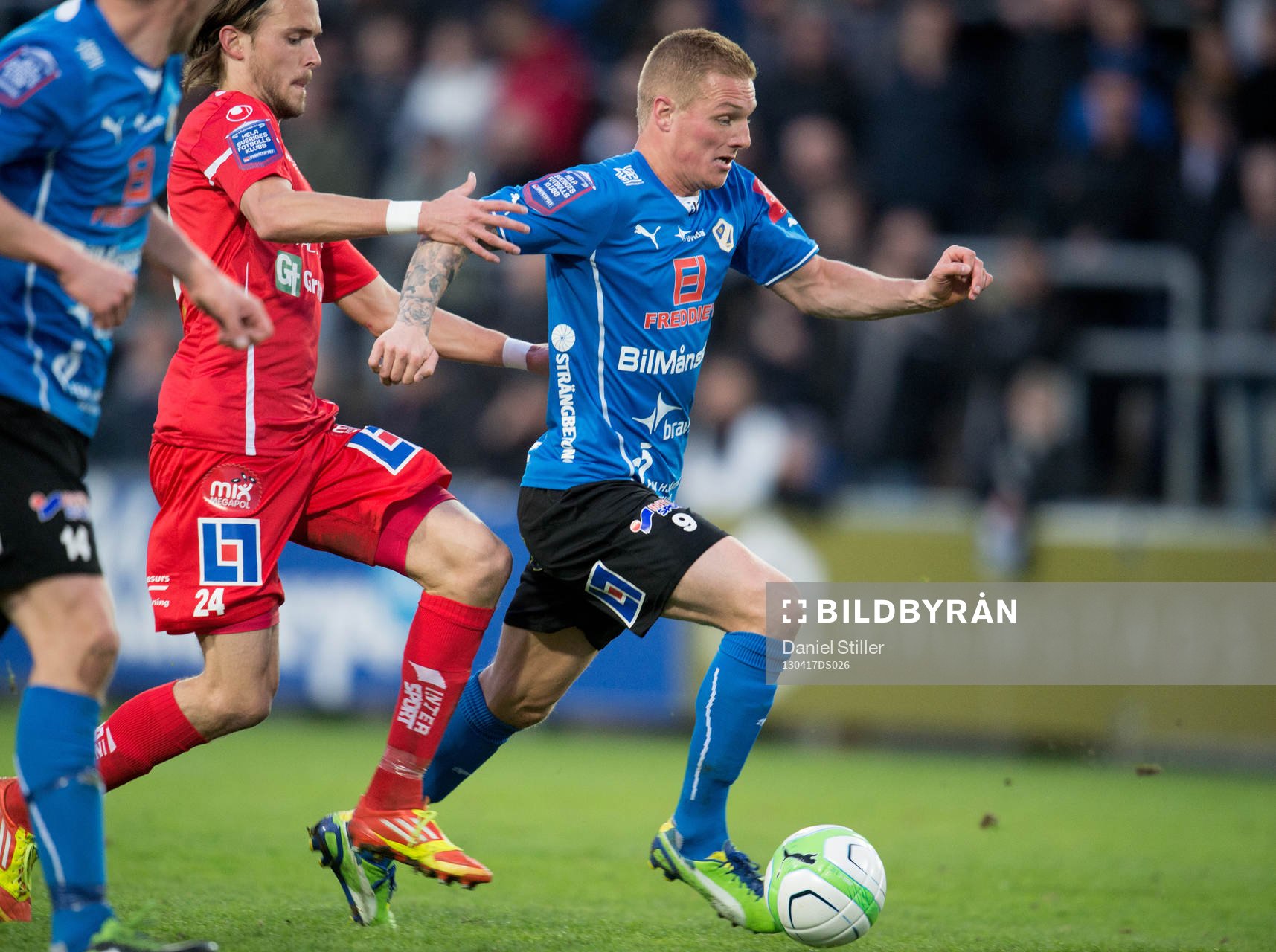 Tom Pettersson, Åtvidaberg, försöker få tag i Gudjon
