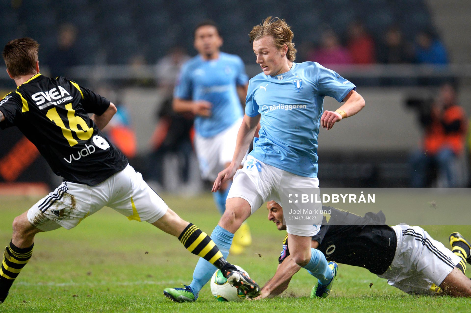 Emil Forsberg, Malmö FF utmanar Martin Lorentzson och