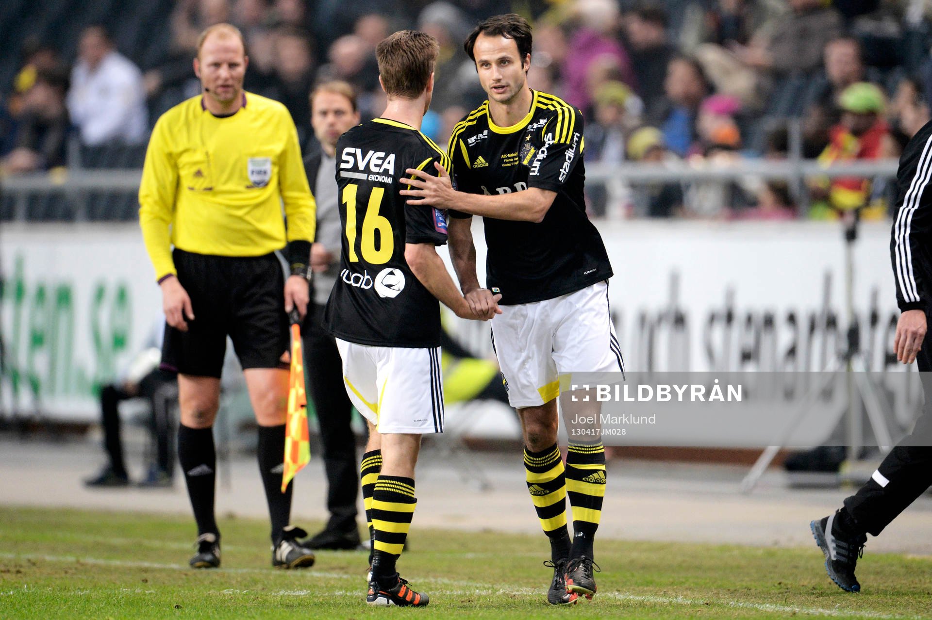 Martin Lorentzson, AIK byts ut mot Helgi Danielsson innan