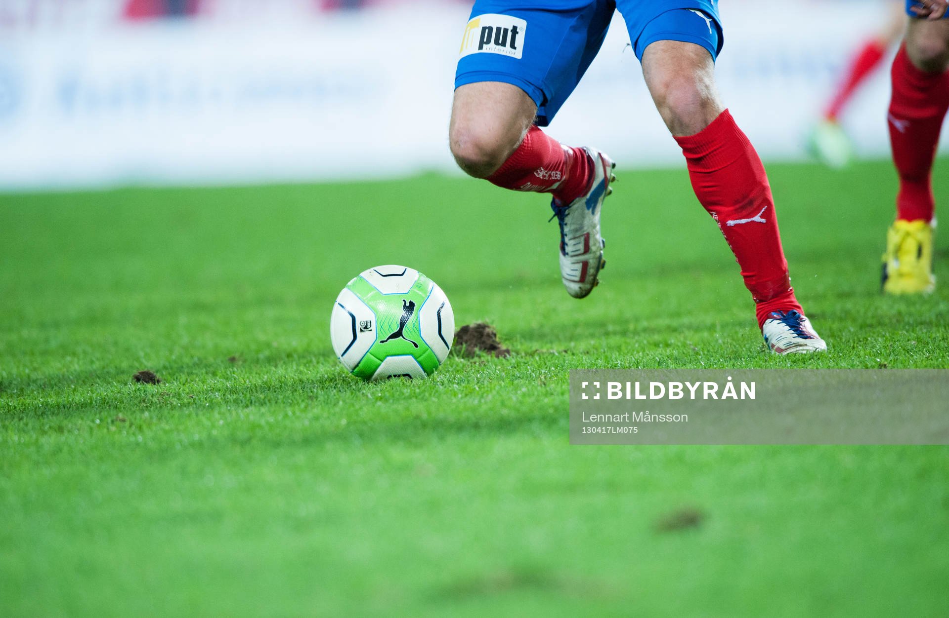 Fot, boll, fotbollsskor, gräsmatta, fotbollsstrumpor,
