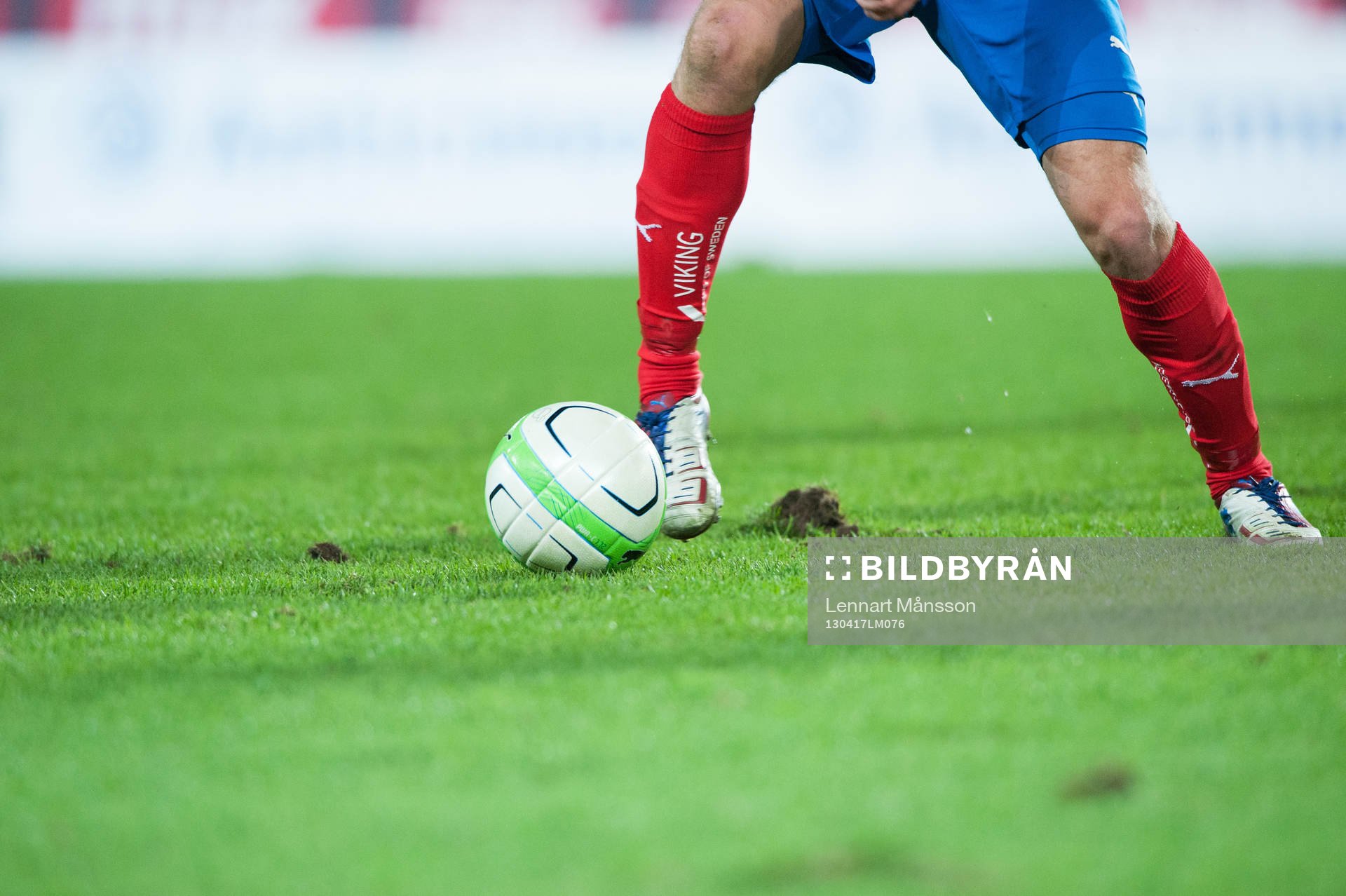 Fot, boll, fotbollsskor, gräsmatta, fotbollsstrumpor,