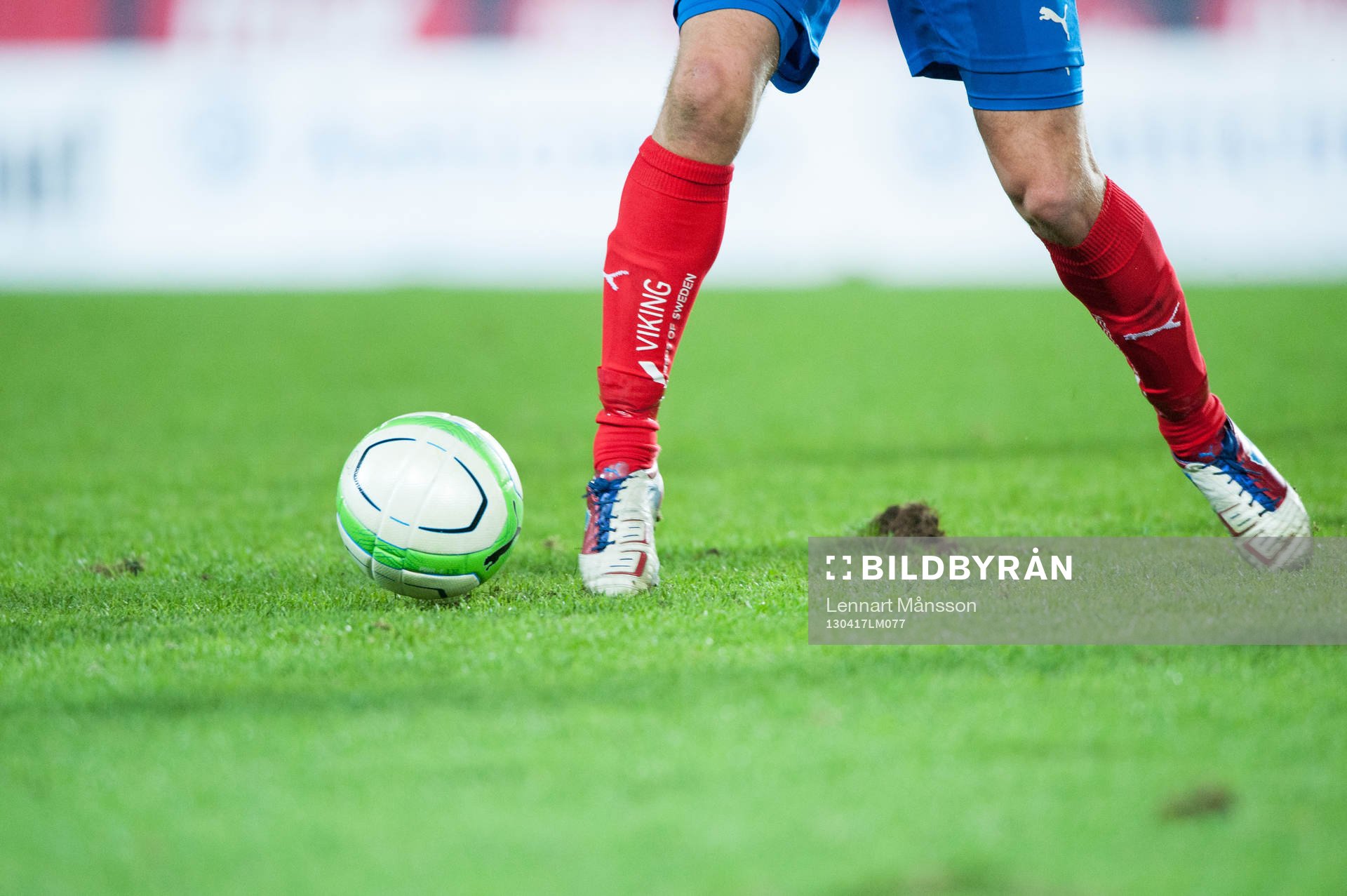 Fot, boll, fotbollsskor, gräsmatta, fotbollsstrumpor,
