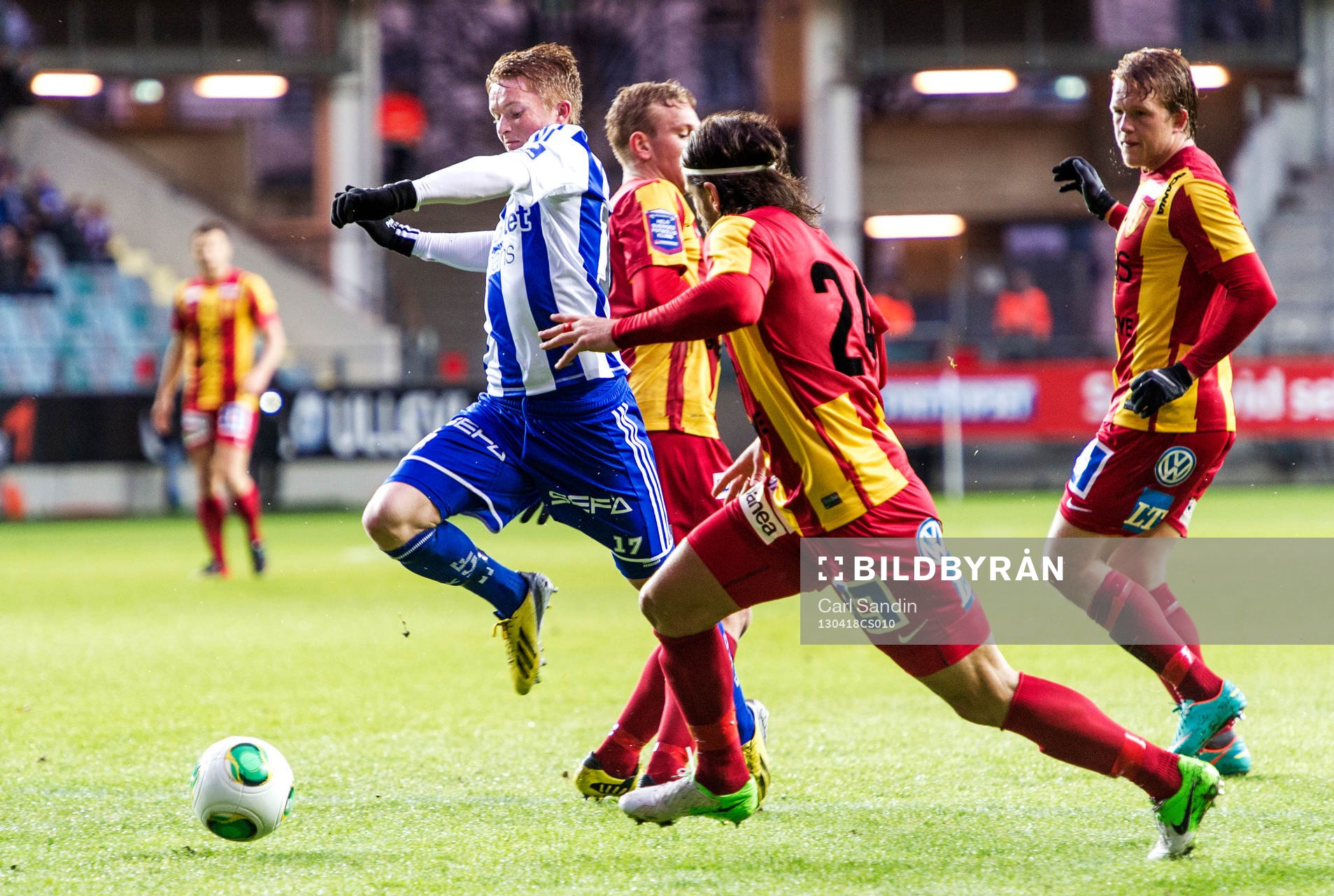 Sam Larsson, IFK Göteborg, sätter fart genom Syrianska