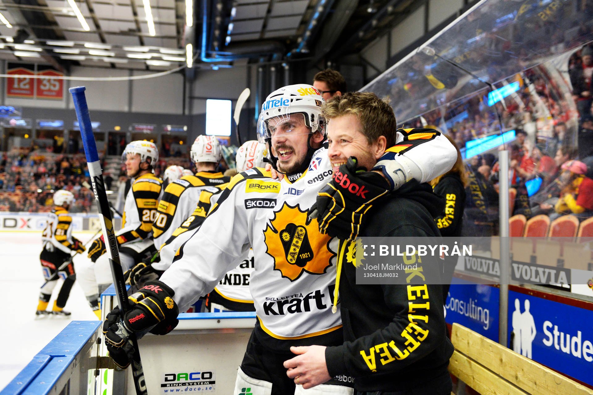 Fredrik Lindgren, Skellefteå kramar om matrialförvaltaren