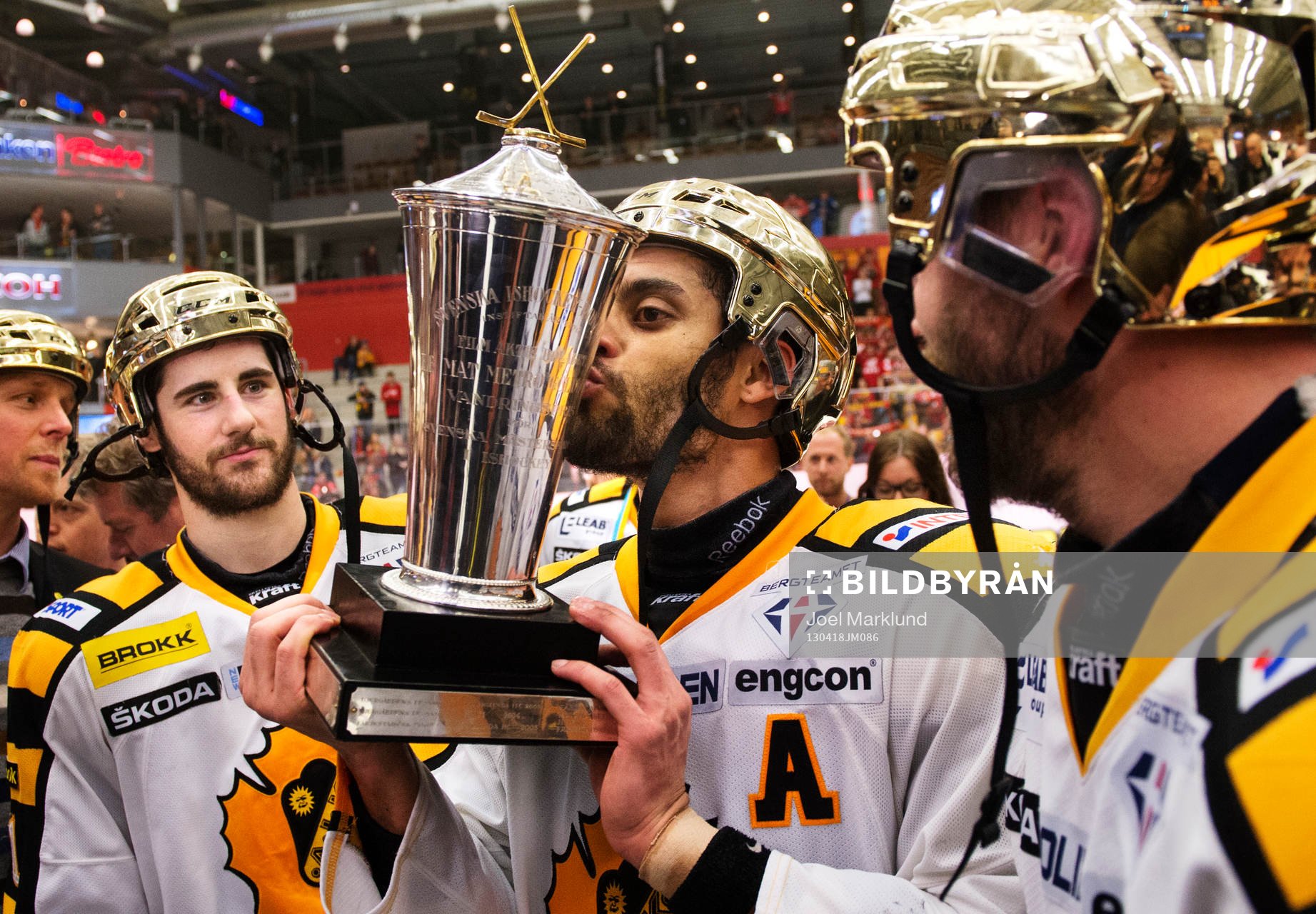Pierre-Edouard Bellemare, Skellefteå, kysser SM-pokalen