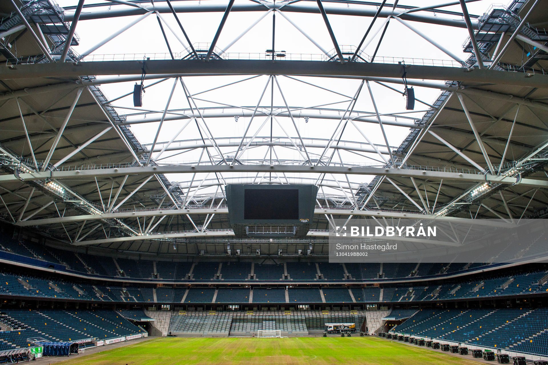 Fotboll, öppet tak på Friends arena