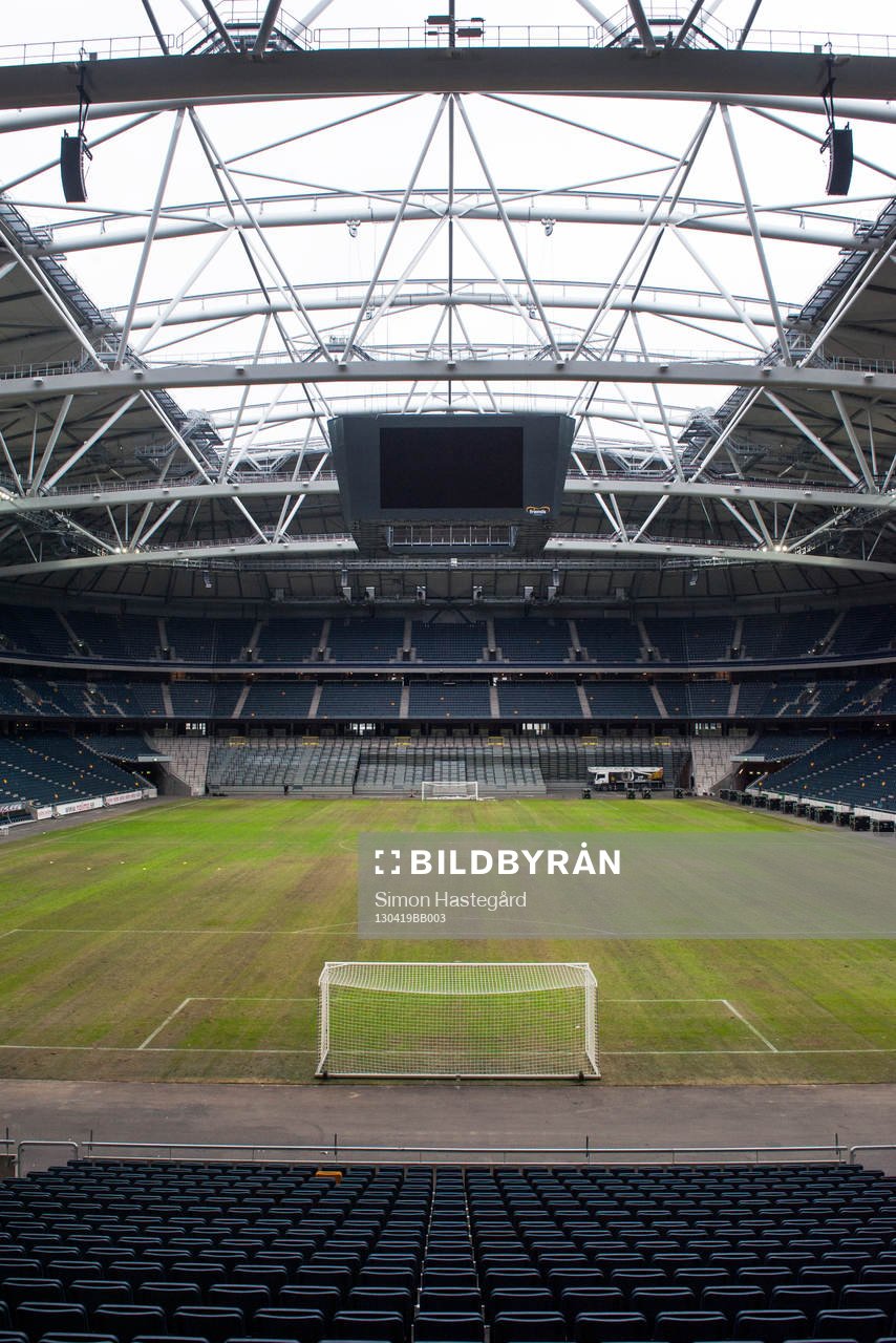 Fotboll, öppet tak på Friends arena