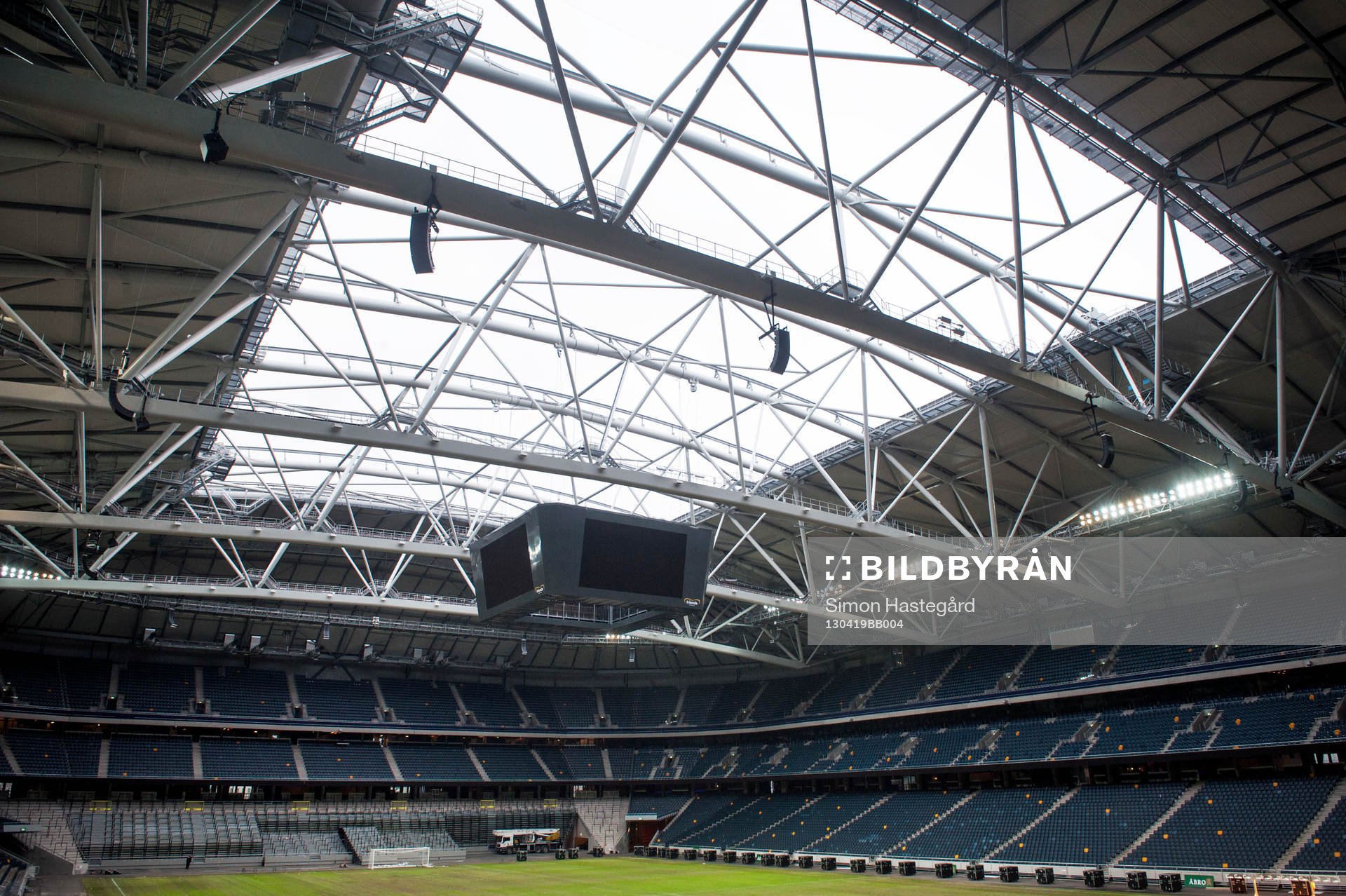 Fotboll, öppet tak på Friends arena