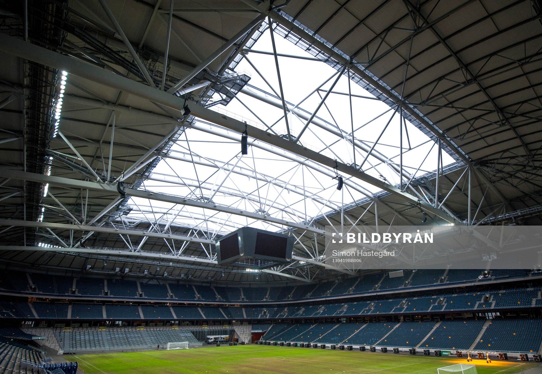 Fotboll, öppet tak på Friends arena