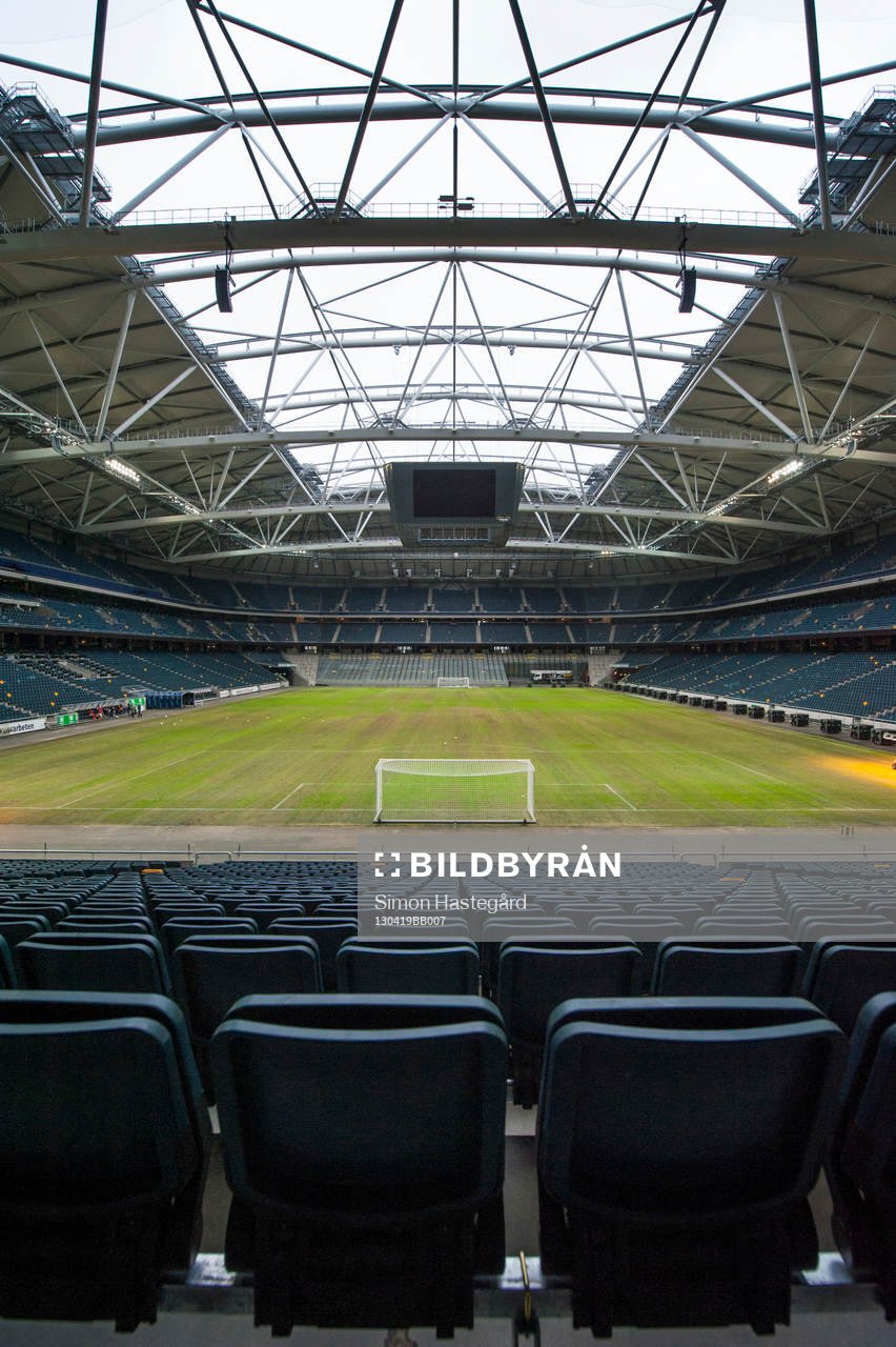 Fotboll, öppet tak på Friends arena
