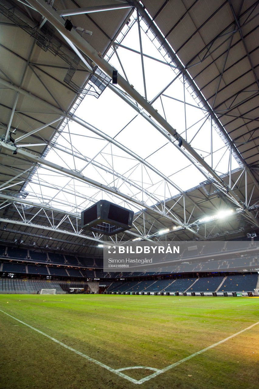 Fotboll, öppet tak på Friends arena