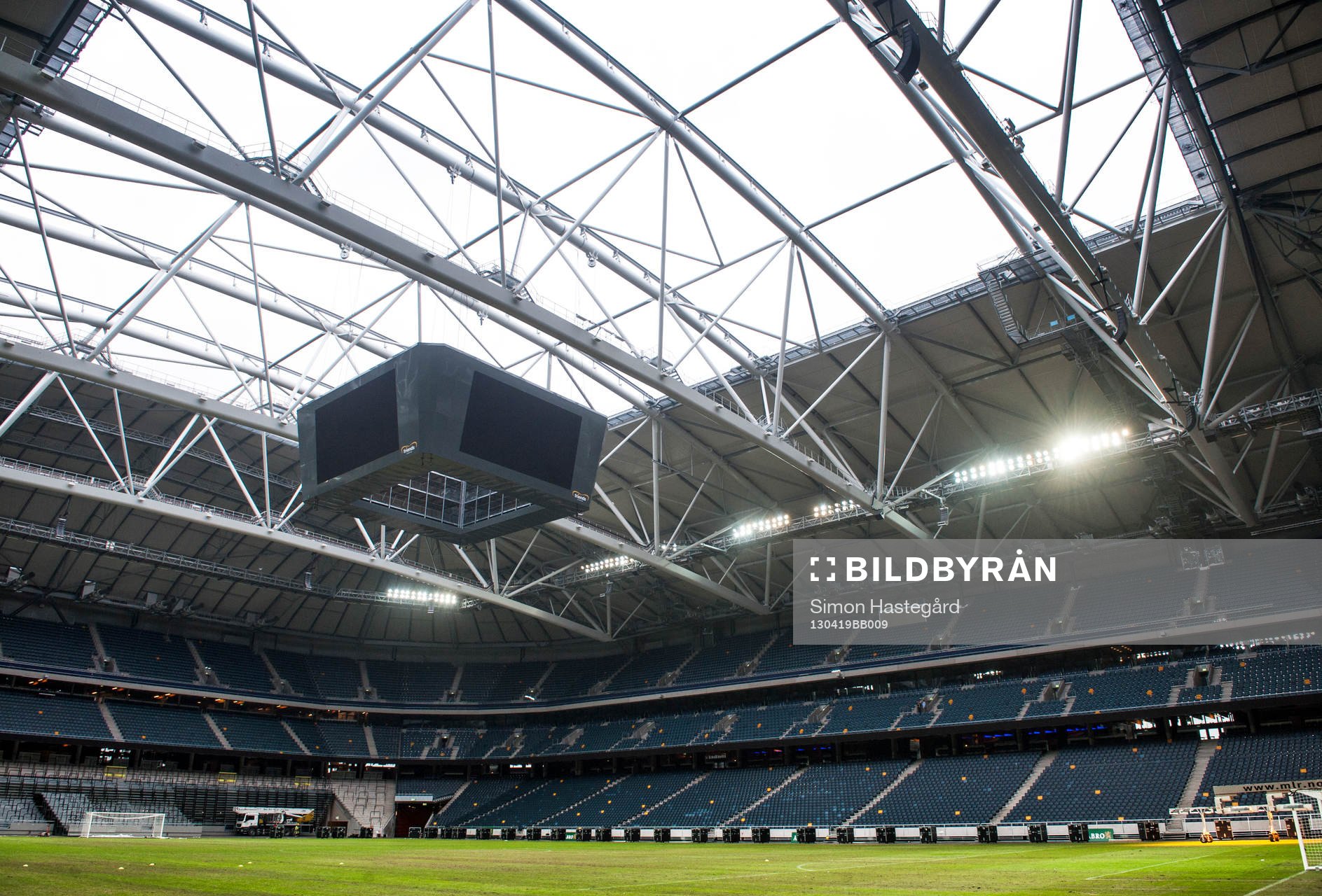 Fotboll, öppet tak på Friends arena