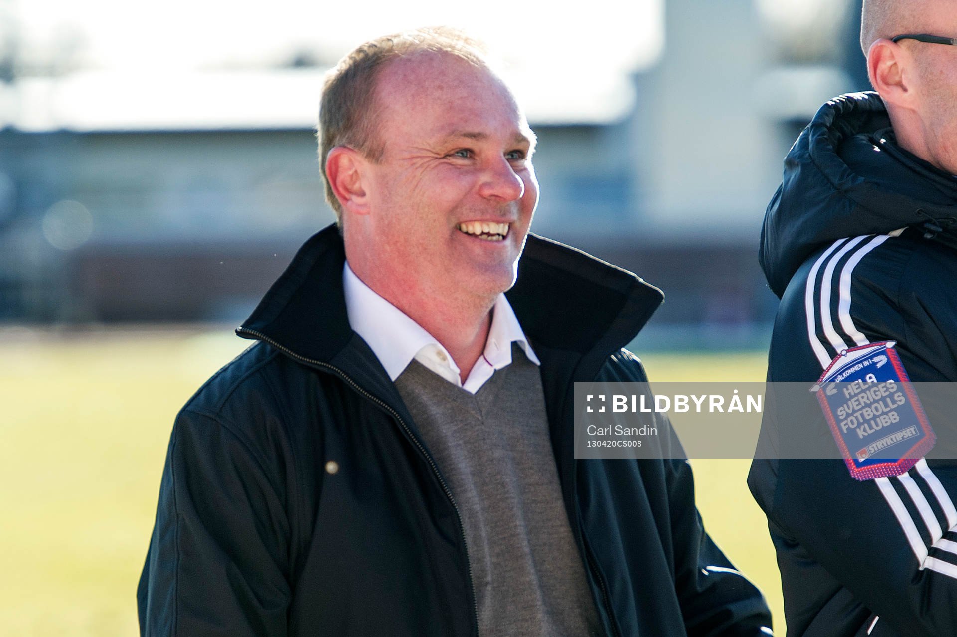 Roger Franzén, tränare Sundsvall, tackar publiken