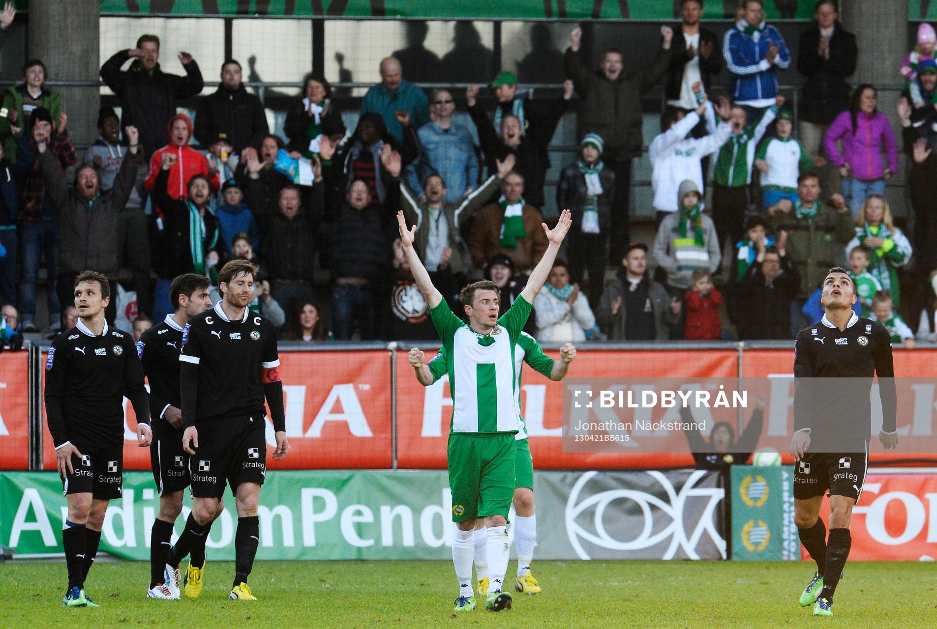 Fotboll, Superettan, Hammarby - Örebro: Hammarby spelare jublar efter 2-1 vinsten mot Örebro.