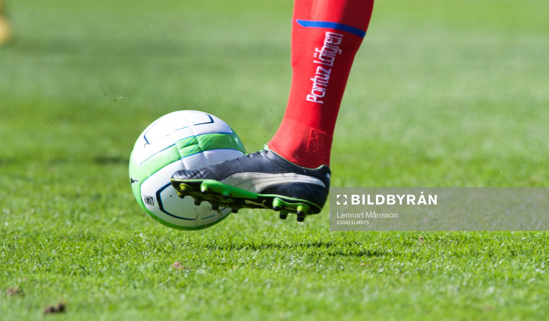 Fot, boll, dribbling, bollkontakt, gräs