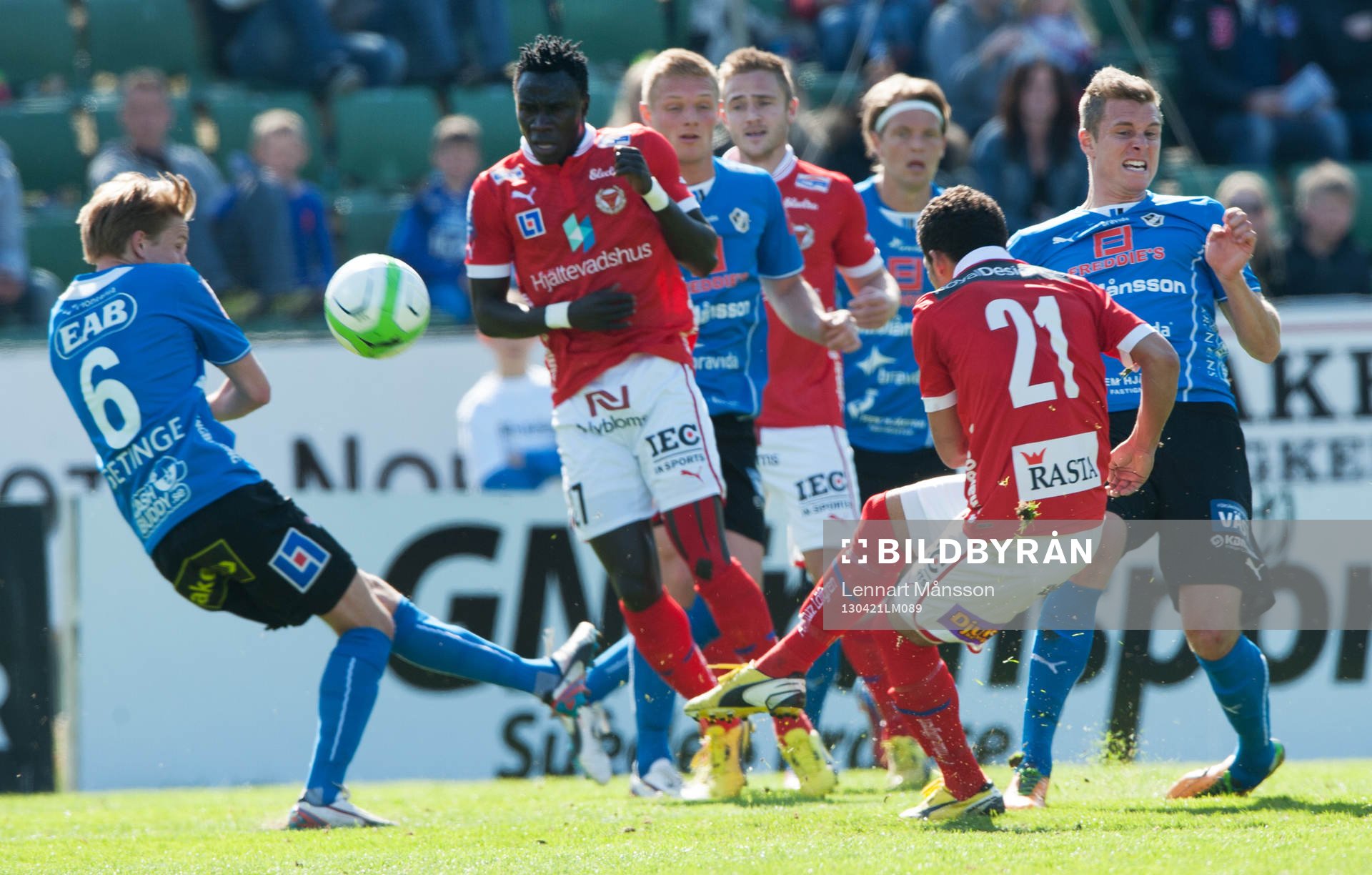Ismail Silva Lima, Kalmar, skjuter förbi Johan Blomberg,