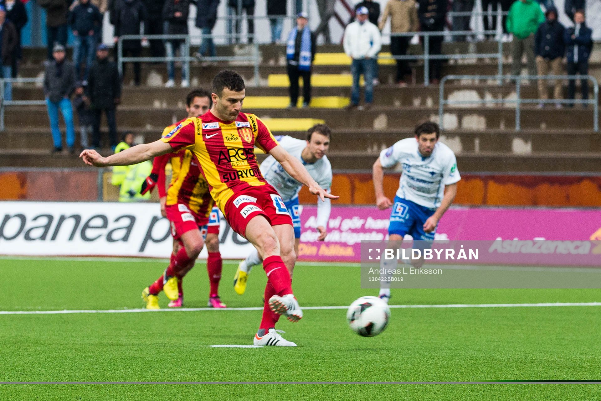 Sharbel Touma sätter 2-1 på straff för Syrianska
