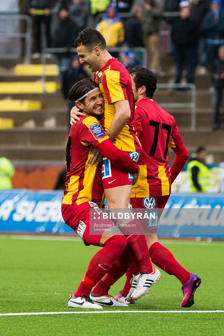 Sharbel Touma sätter 2-1 på straff för Syrianska. Haris