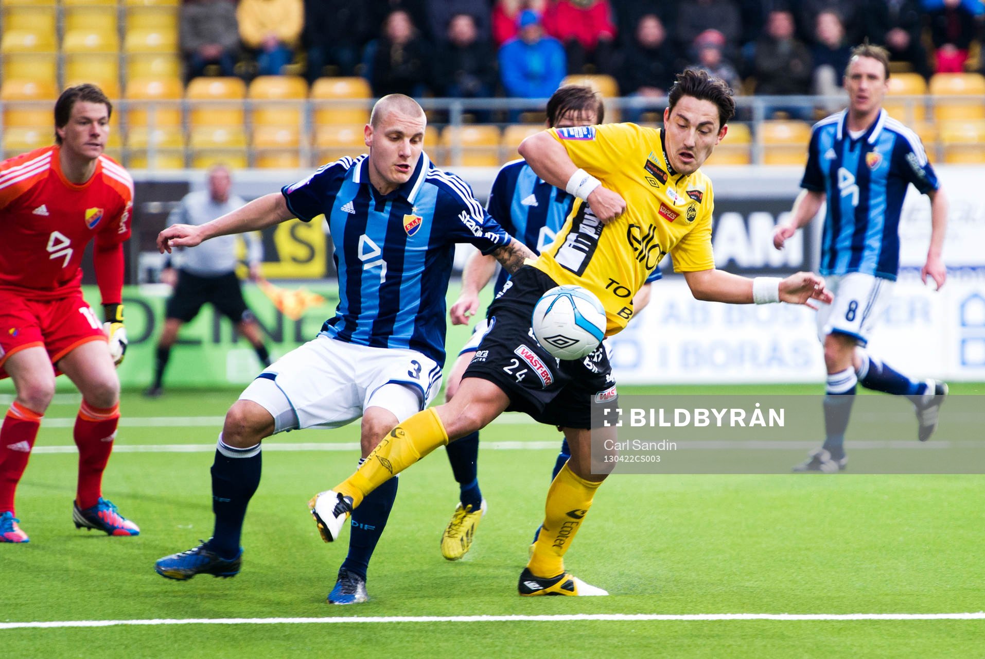 Närkamp mellan Marc Pedersen, Djurgården, och Stefan
