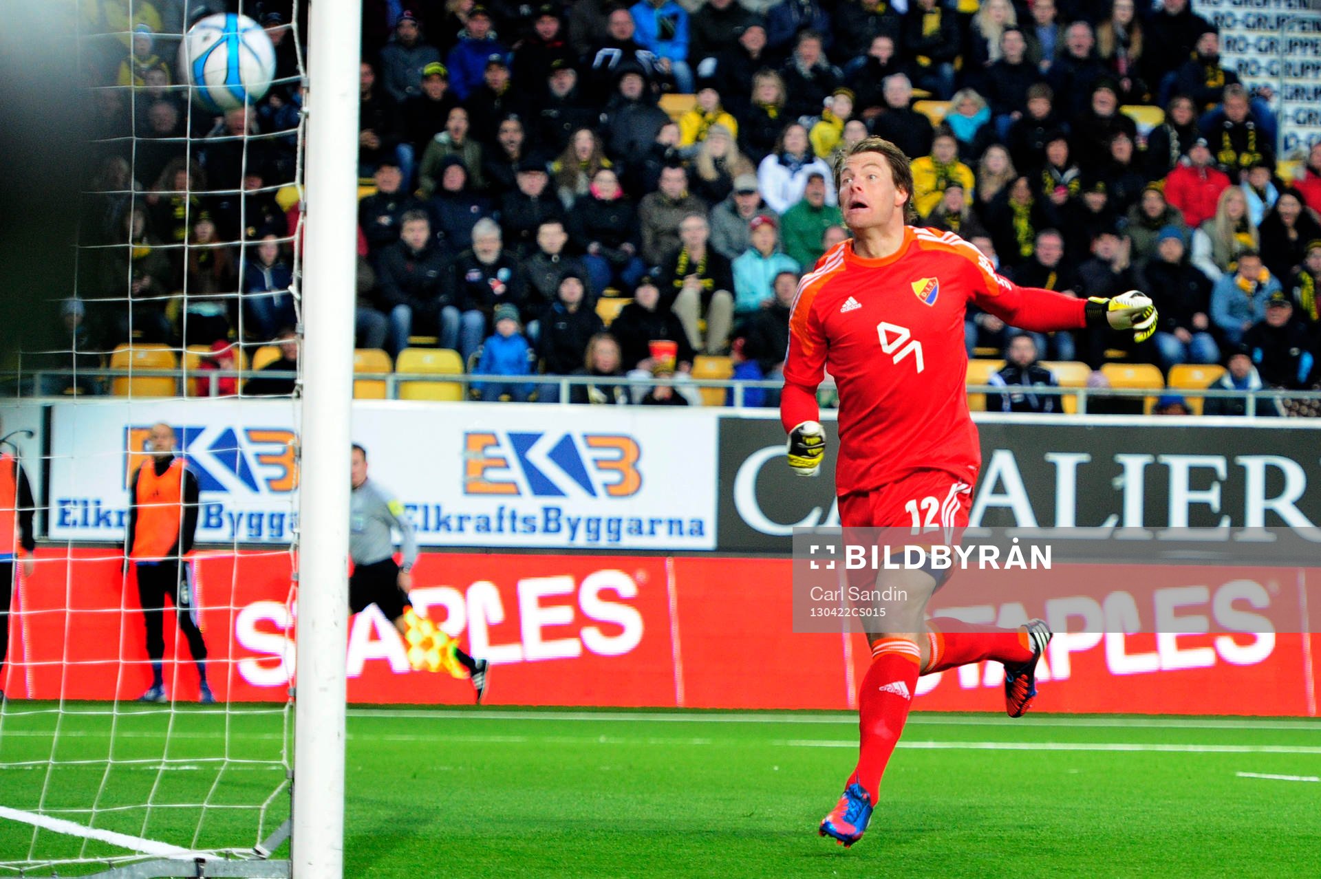 Stefan Ishizaki, Elfsborg lobbar in bollen bakom Kenneth