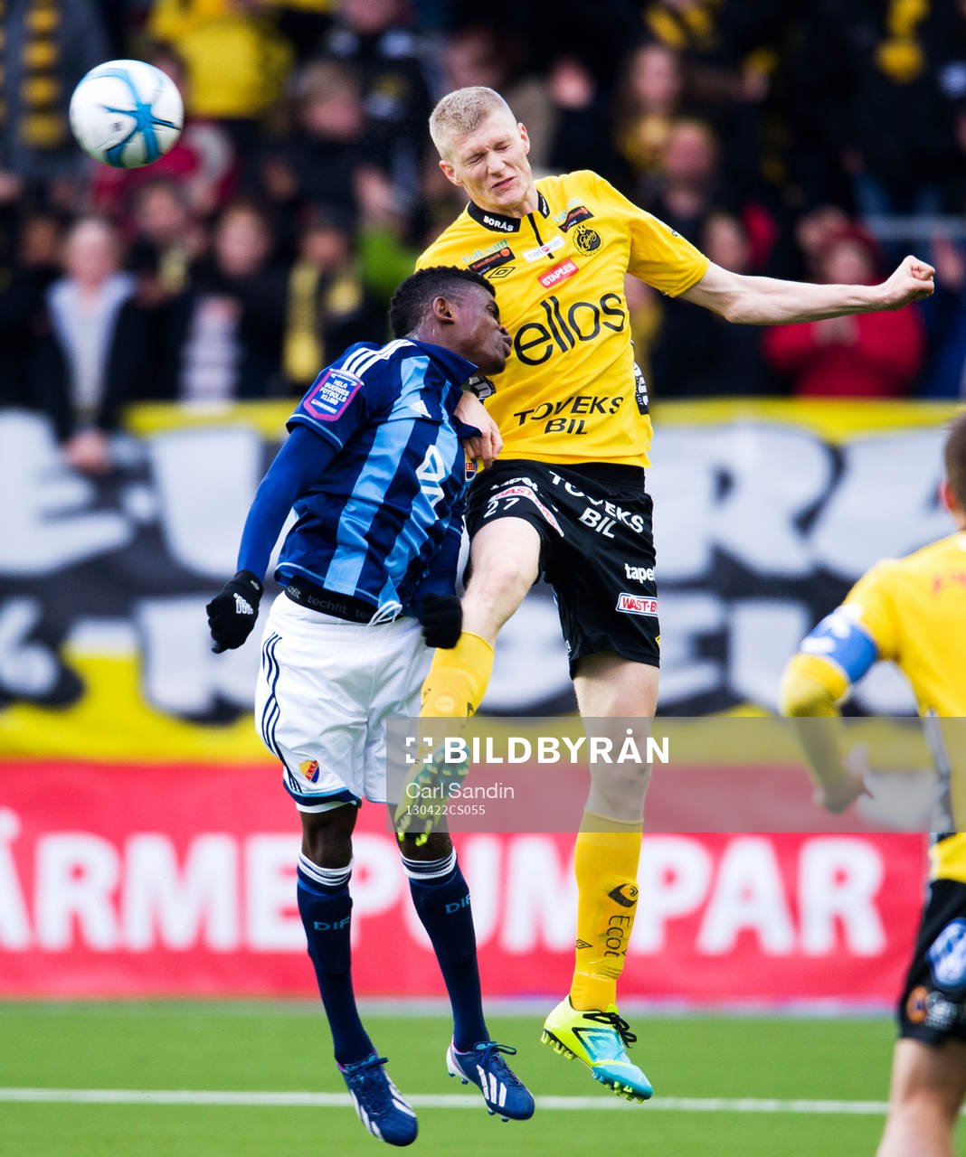 Fotboll, Allsvenskan, Elfsborg - Djurgården: Nickduell mellan Godsway Donyoh, Djurgården, och Tom Söderberg, Elfsborg.