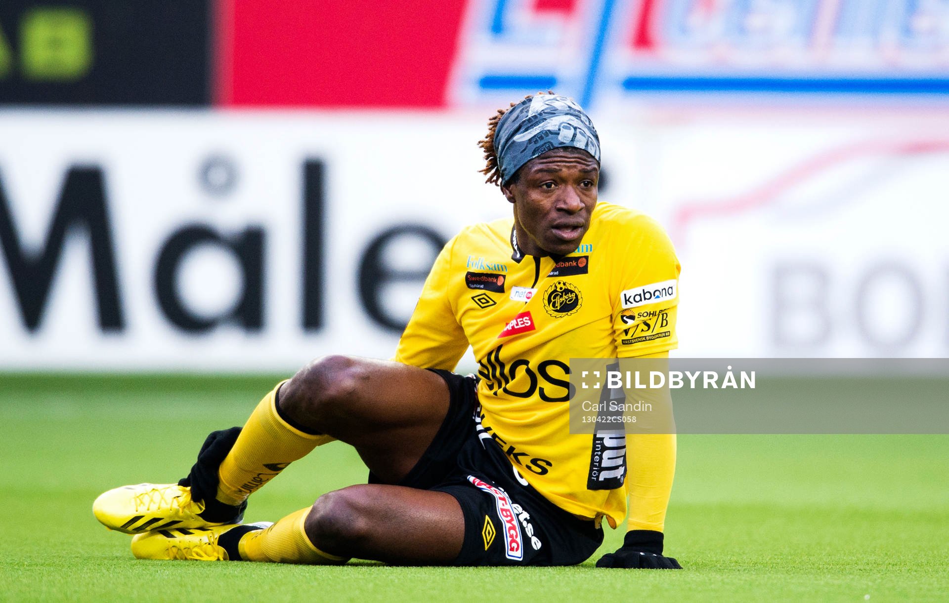 Mohamed Bangura, Elfsborg, sitter på gräset och deppar