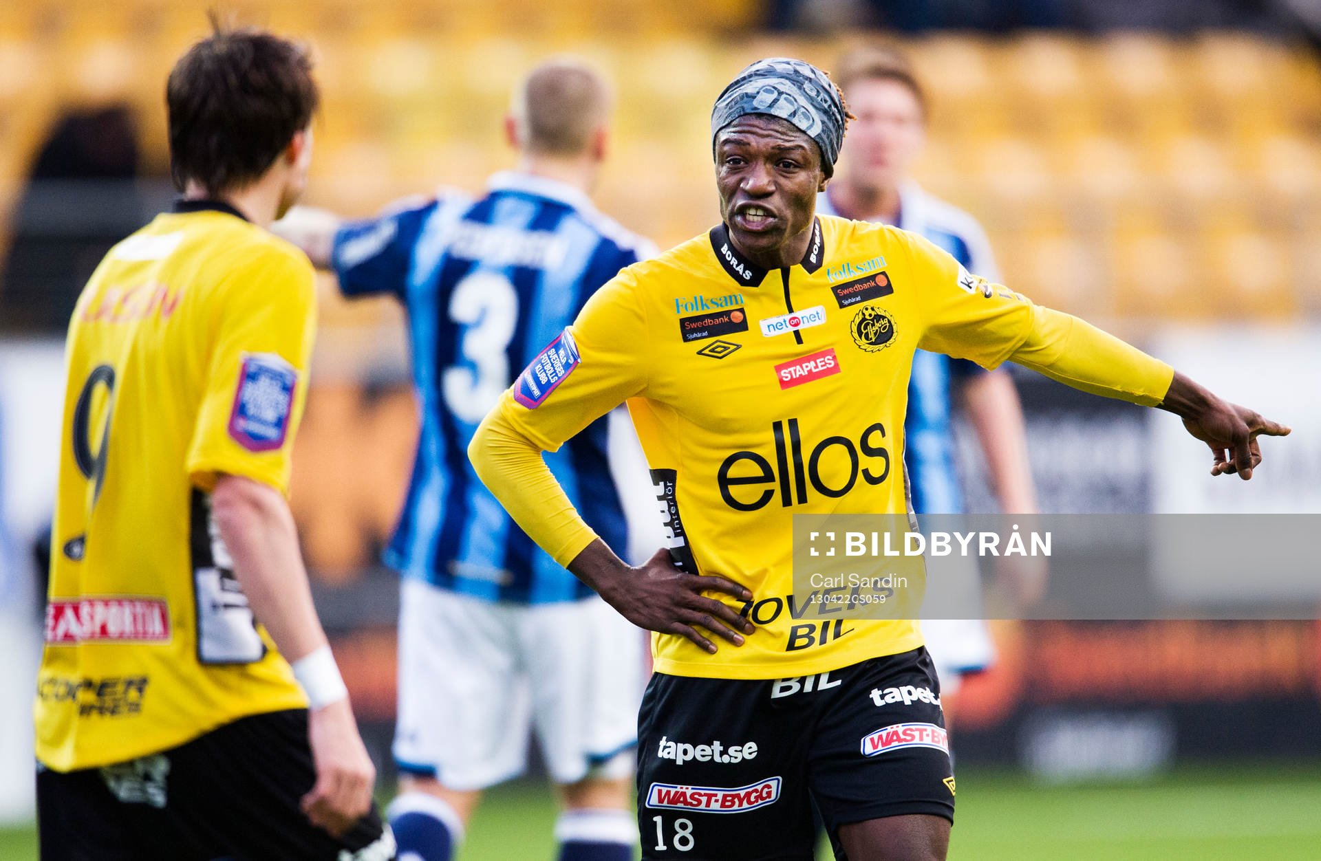 Mohamed Bangura, pratar med Lasse Nilsson, Elfsborg
