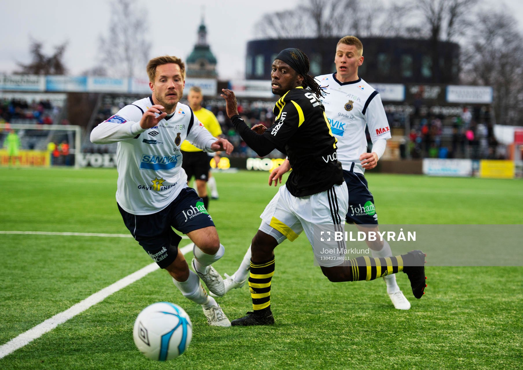 Anders Wikström, Gefle, och Martin Kayongo-Mutumba, AIK,