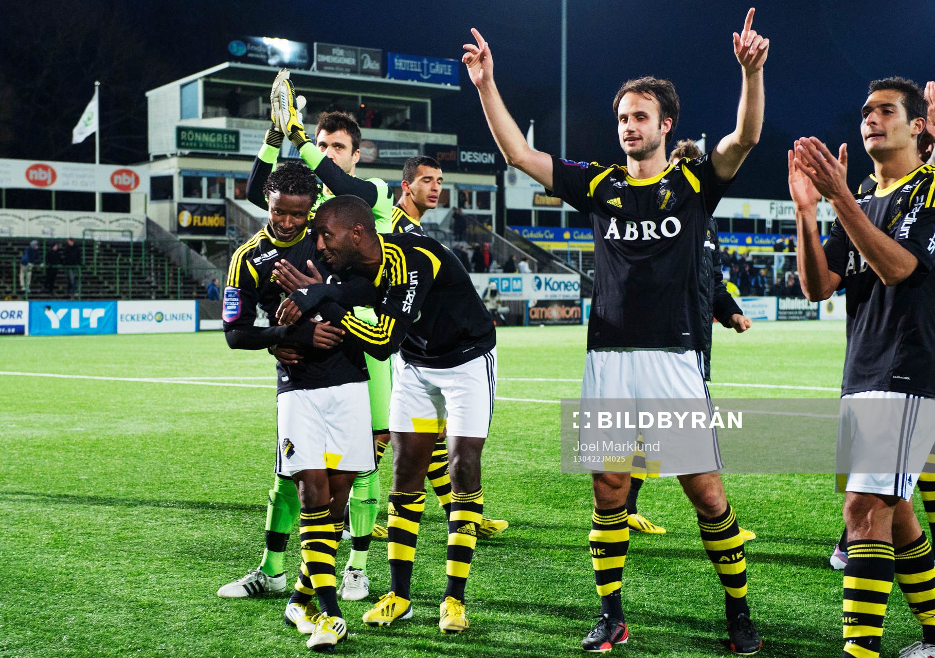Kennedy Igboananike kramas om av Henok Goitom, AIK