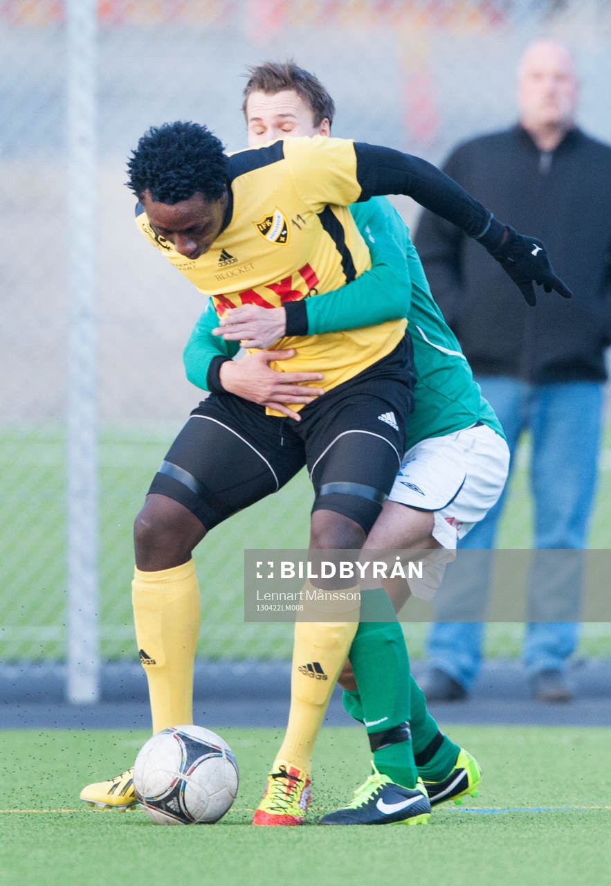 Fotboll, reservlagsserien, IFK Hässleholm - Hässleholms IF: Brottning, livtag, Waxiu Shehu, IFK Hässleholm, hålls fast
