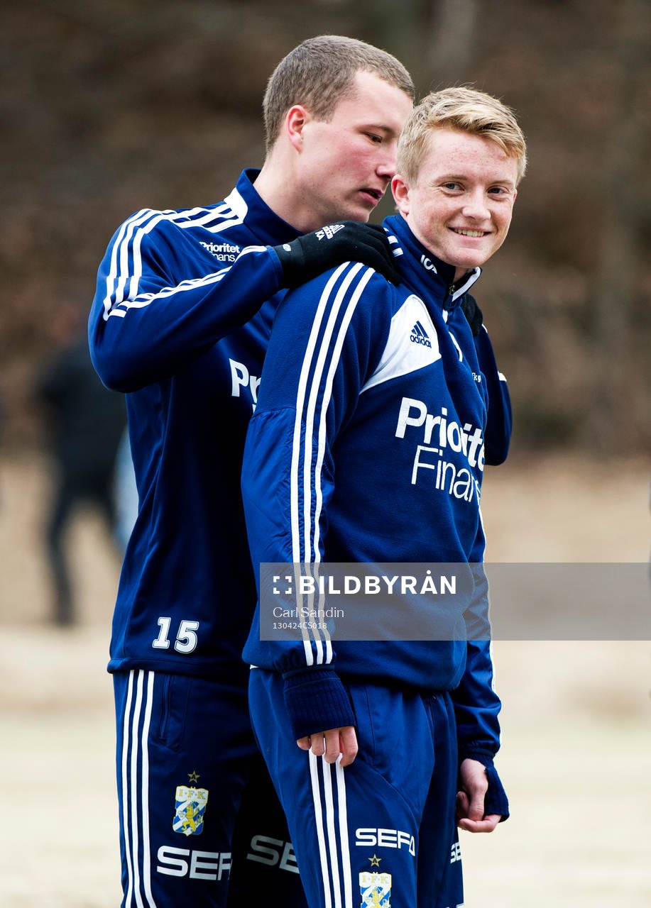 Sam Larsson, klappas om av Jakob Johansson, IFK Göteborg