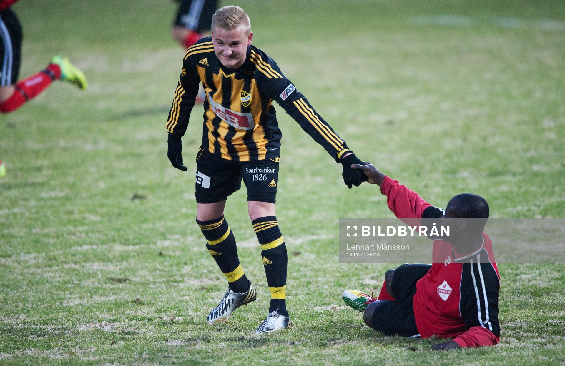 Fair play, Linus Svensson, Hässleholm, hjälper en