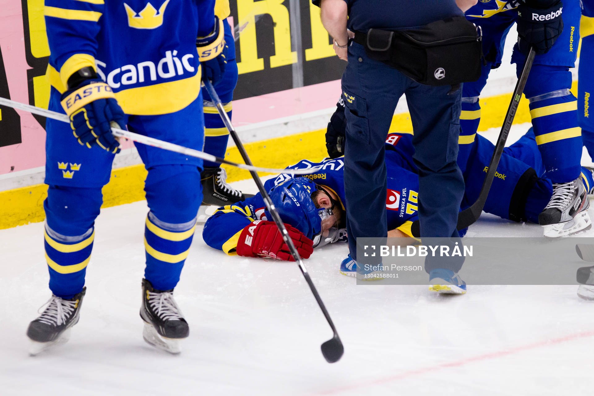 Dick Axelsson, Sverige skadad